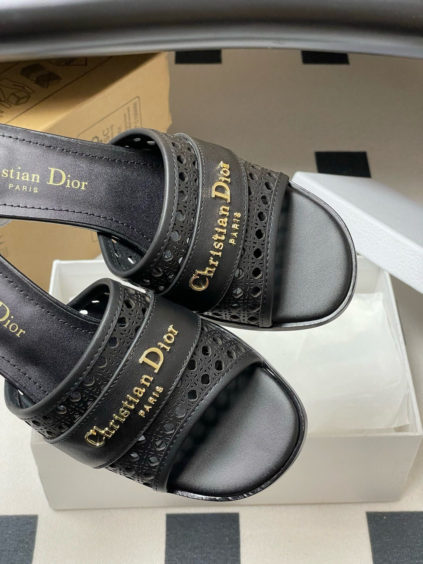UA D10r D-Lane Heeled Slide
