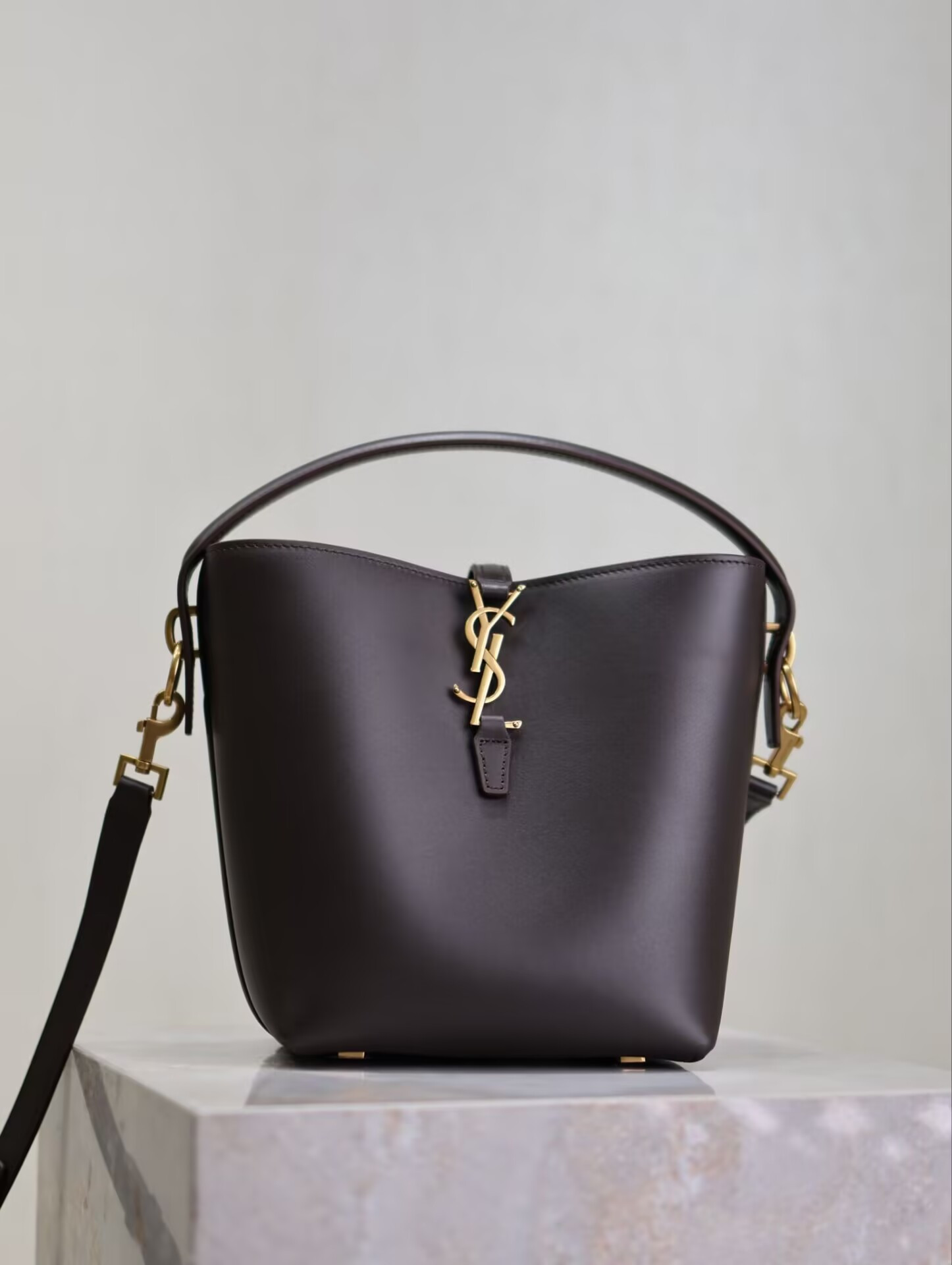 Y51 LE 37 In Shiny Leather 17x20x13cm