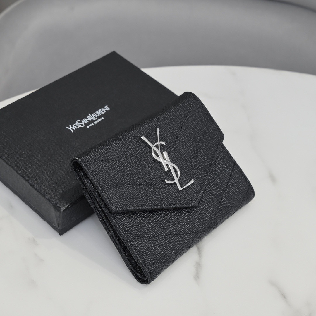 Y51 cassandre matelassé compact tri fold wallet in grain de poudre leather 12.5 x 10 x 2.5 cm