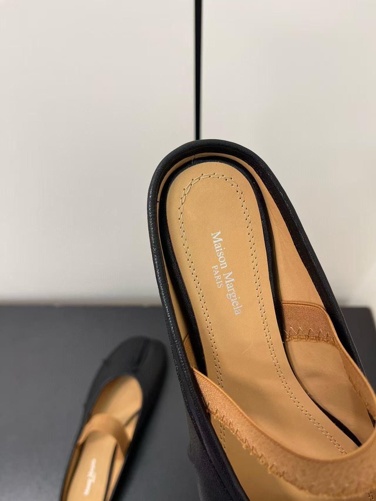 UA Ma1s0n Marg*e1a Split-Toe Leather Ballerina Mules Black