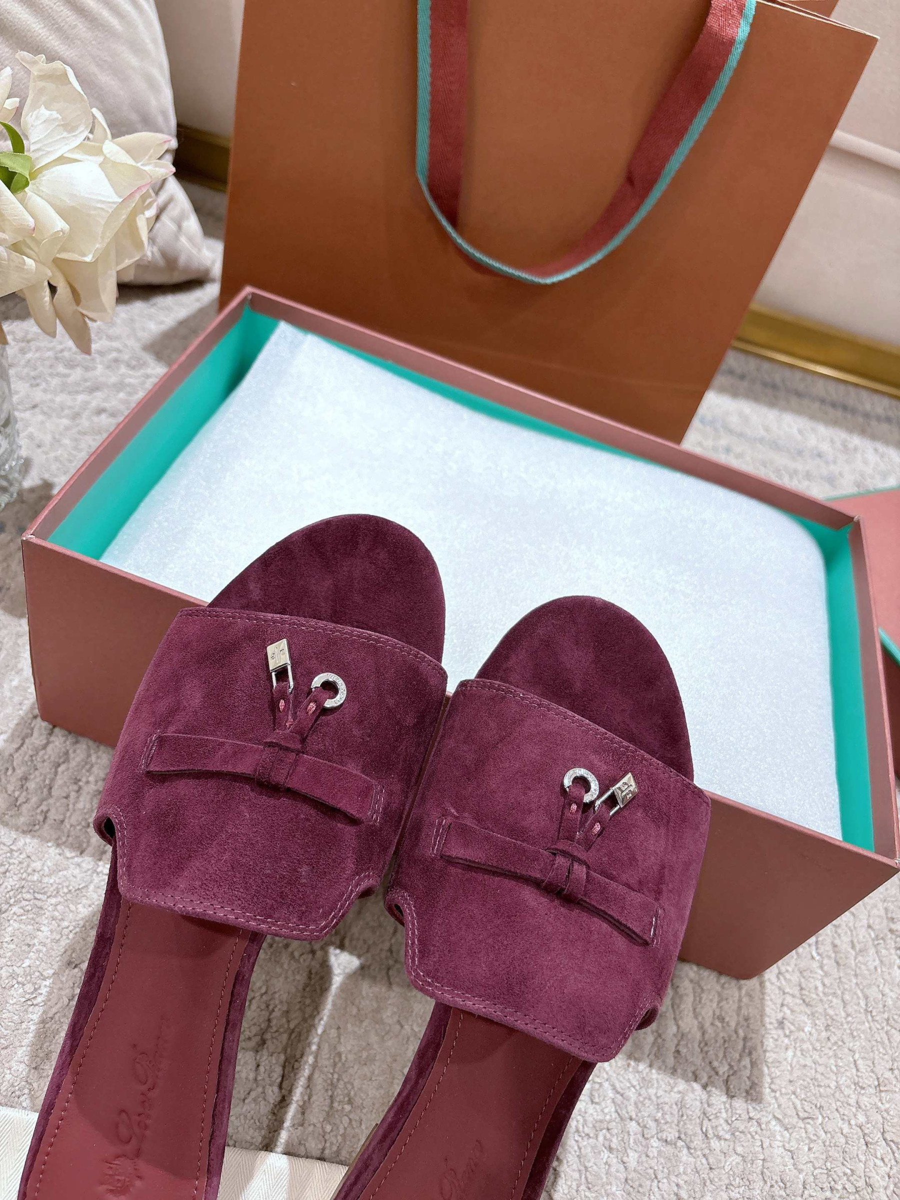 UA L0r0 P1ana Summer Charms Sandal