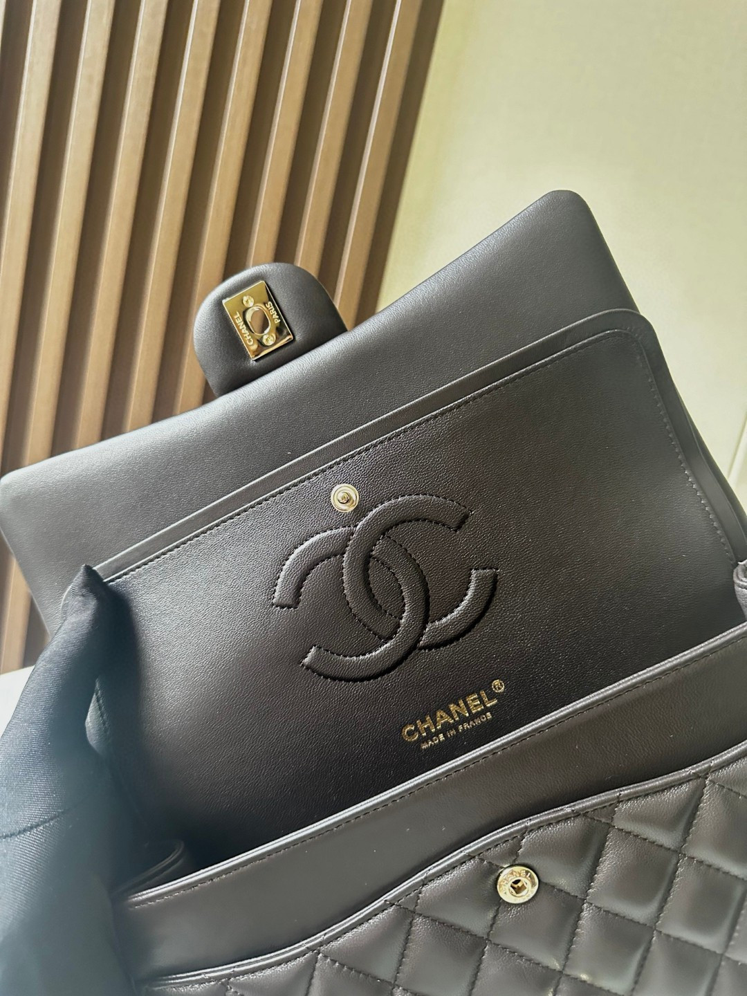 Ch**el CLASSIC HANDBAG Gold Metal 15.5×25.5×6.5cm