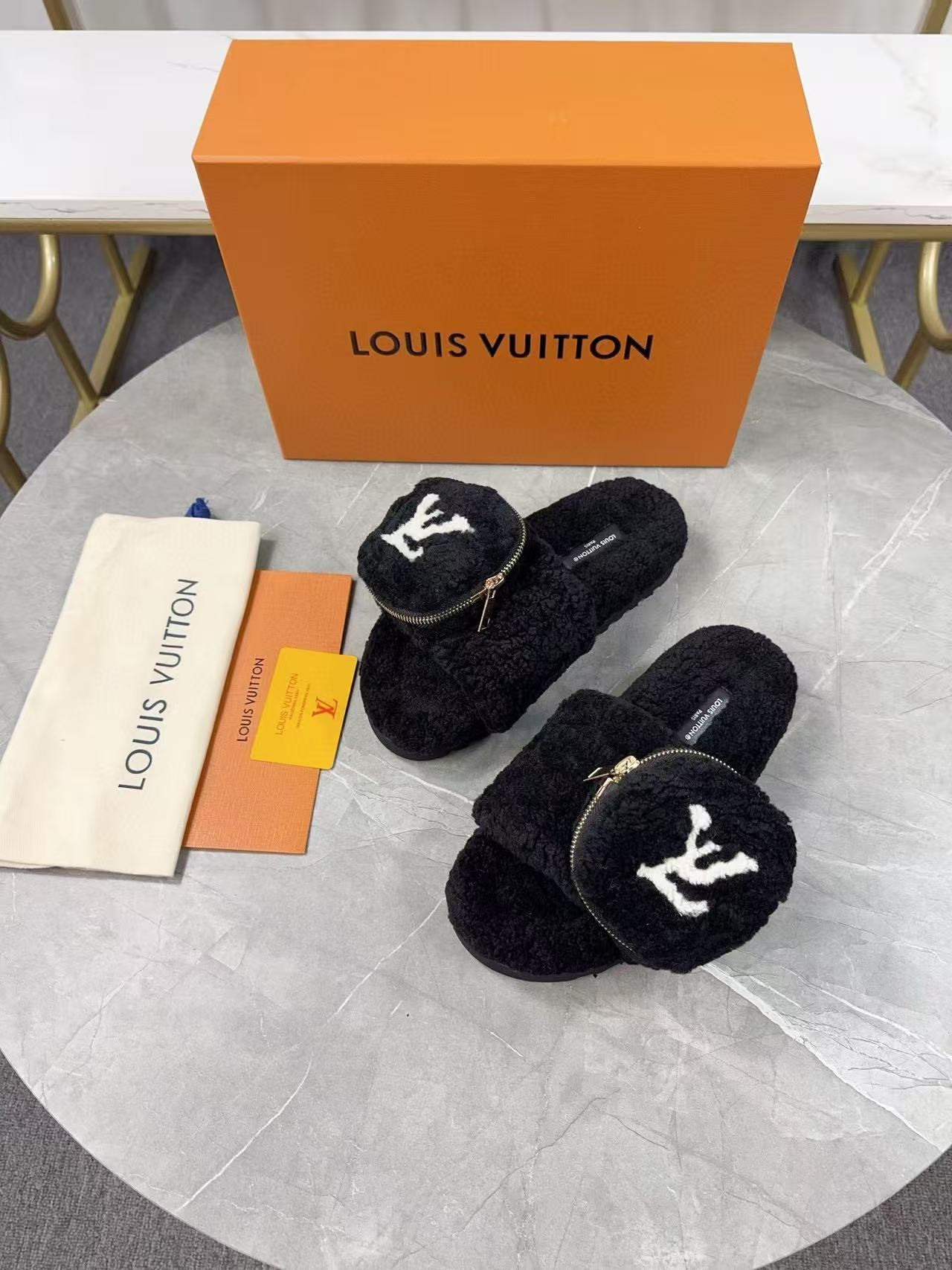 UA LV Slippers