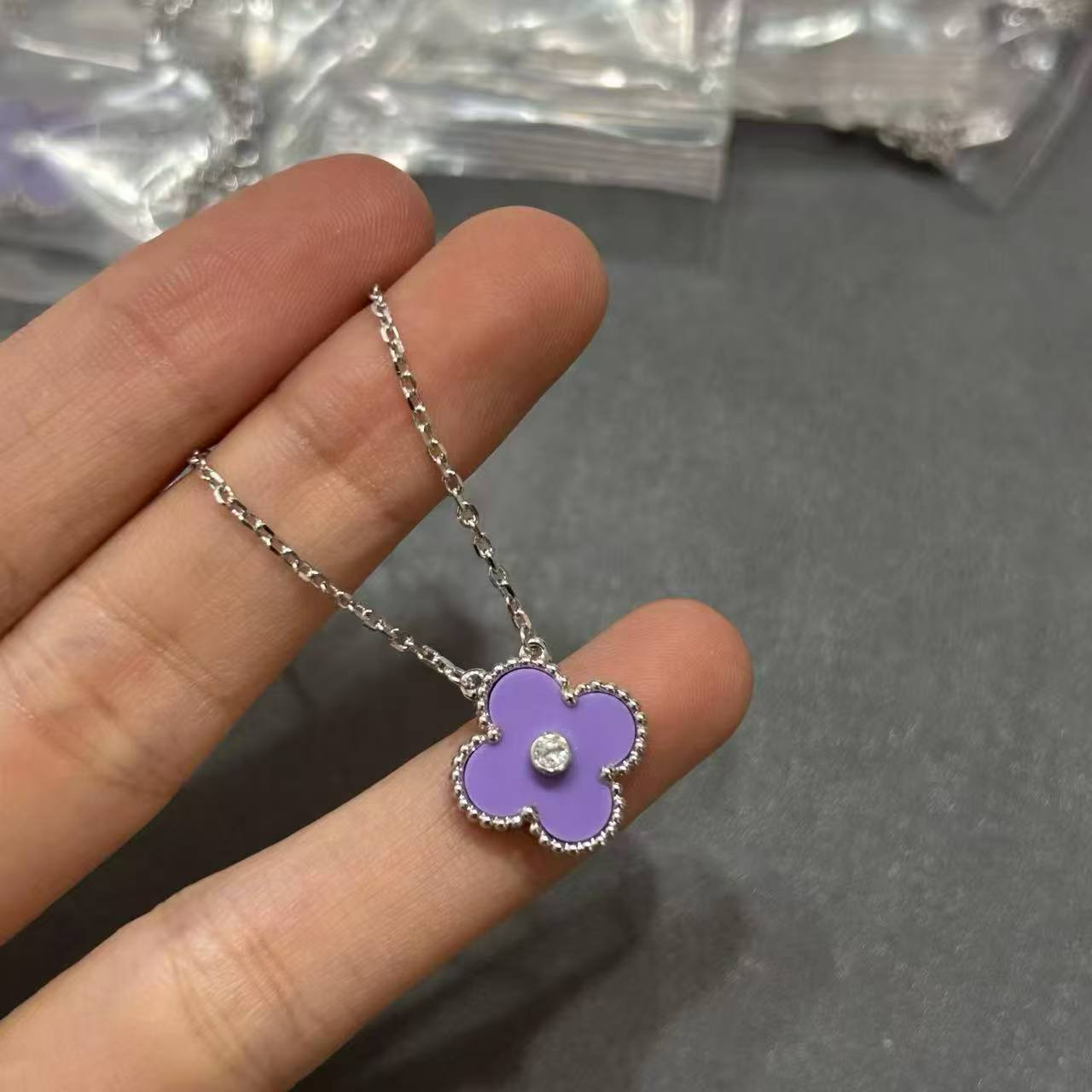 V*n Cl**f & Arpels apphire Blue Purple Agate Clover Necklace Diameter approx 1.5cm,Chain length approx 40+5cm