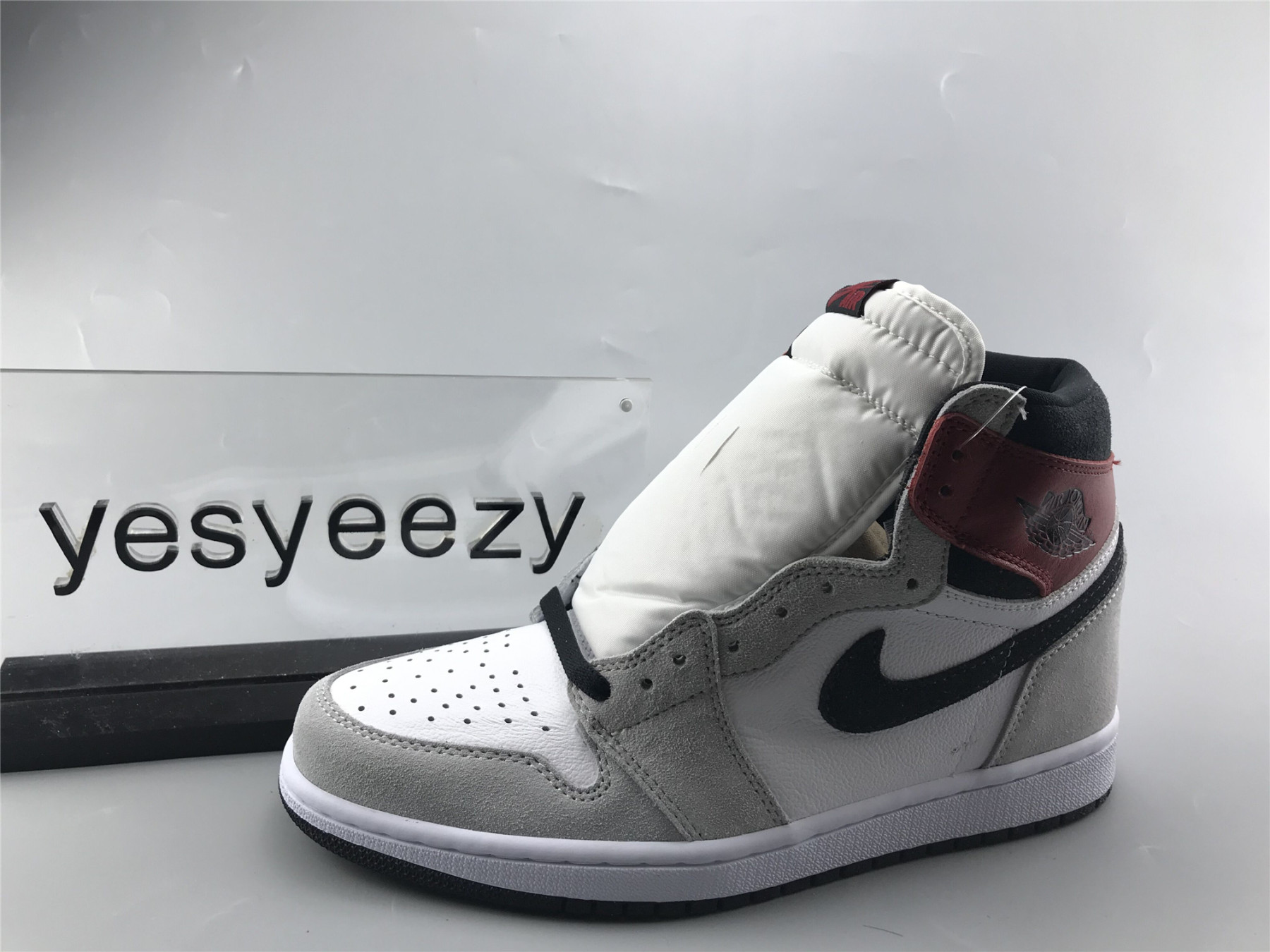 UA AIR JORDAN 1 RETRO HIGH LIGHT SMOKE GREY