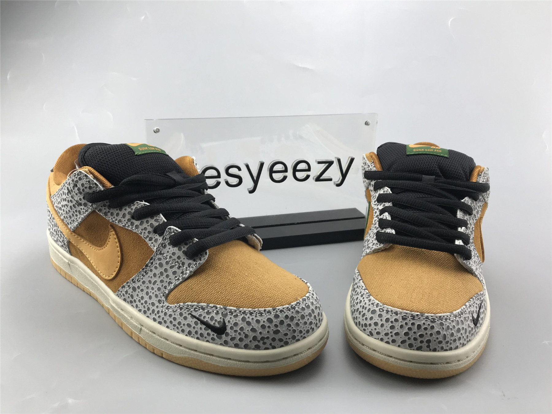 UA NIKE DUNK LOW PRO SB 