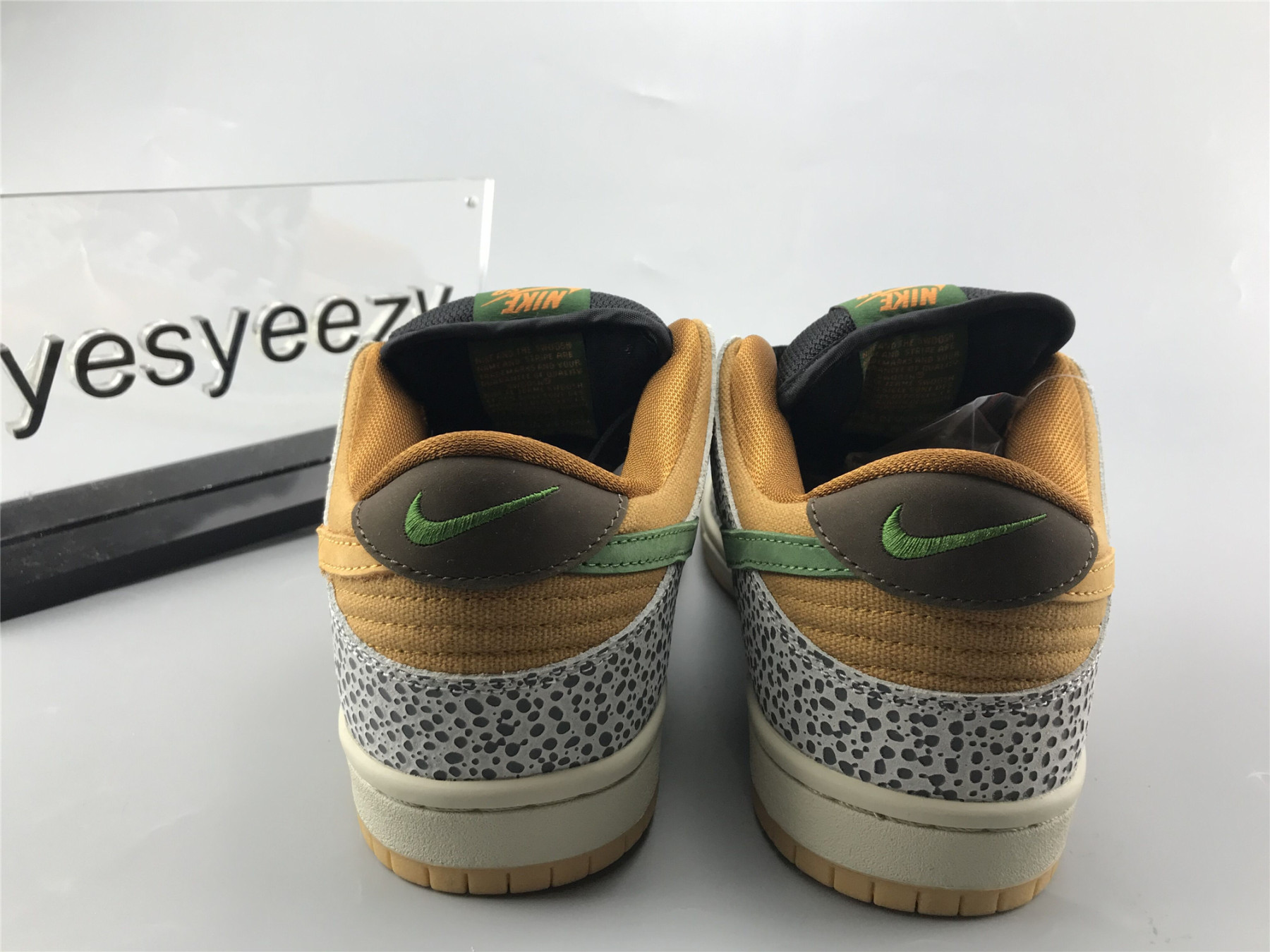 UA NIKE DUNK LOW PRO SB 