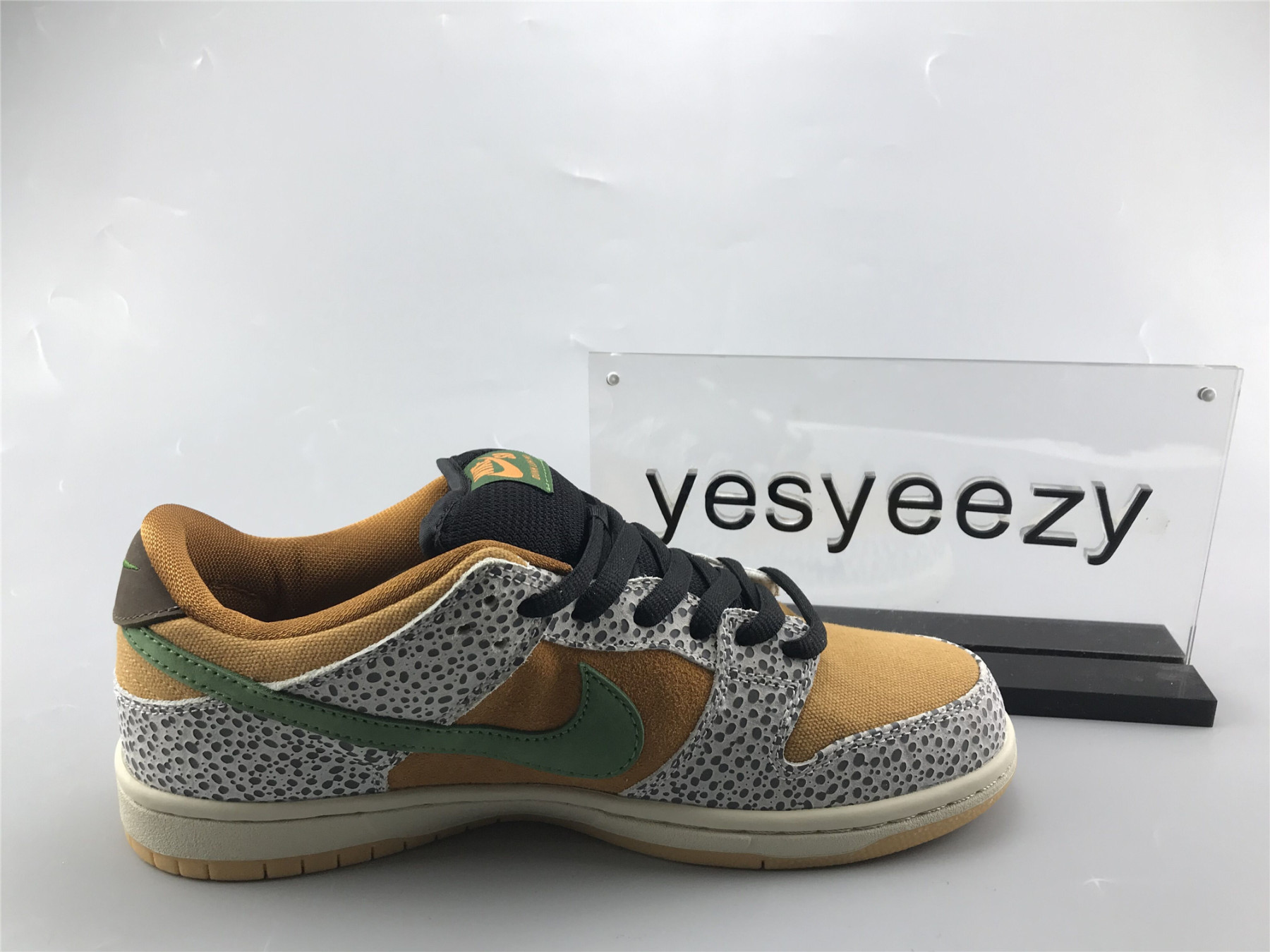 UA NIKE DUNK LOW PRO SB 