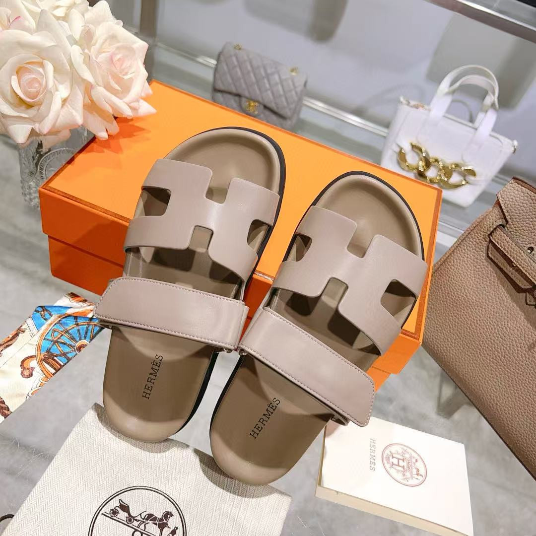 UA H**me5 Chypre Sandal