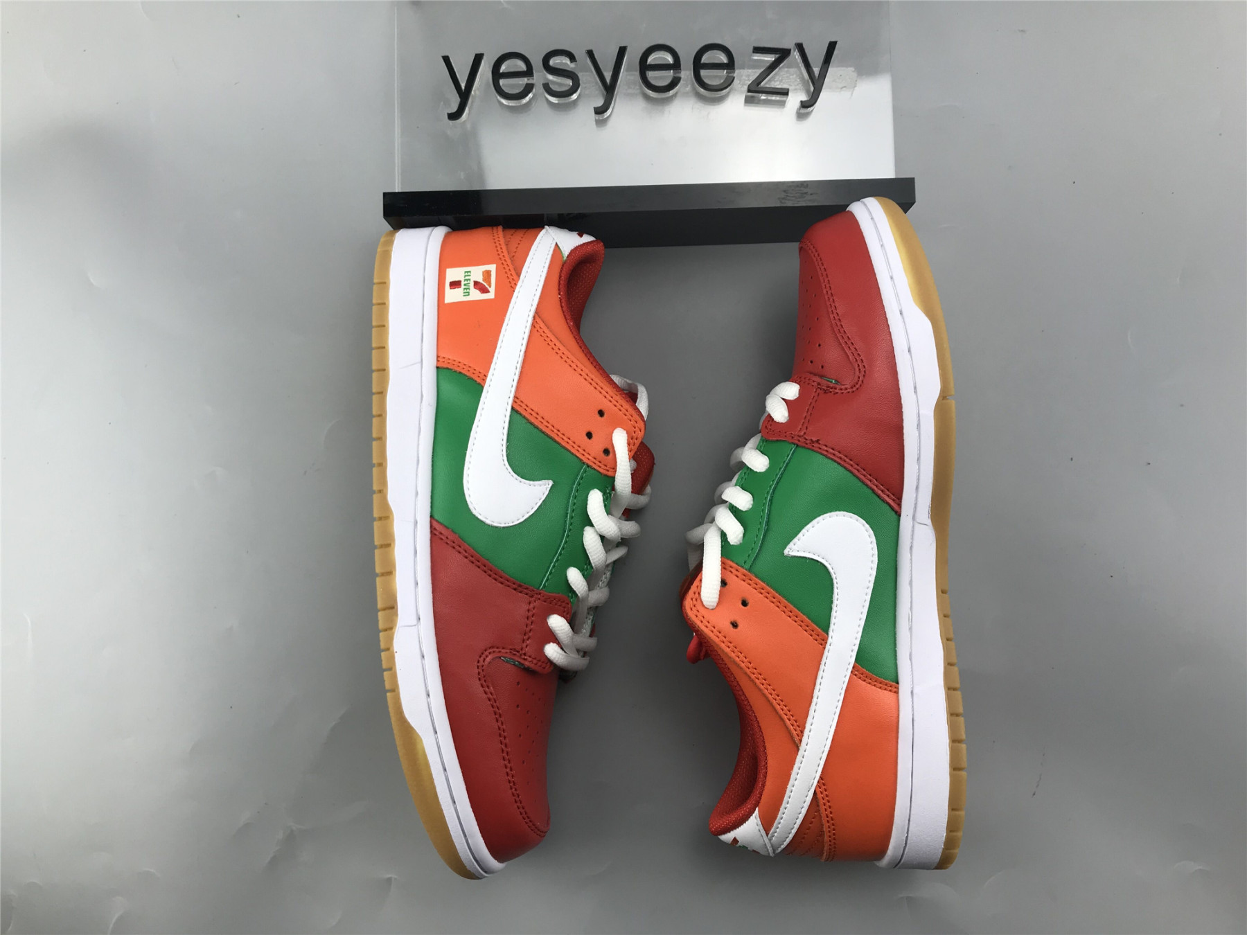 UA NIKE SB DUNK LOW 7-ELEVEN