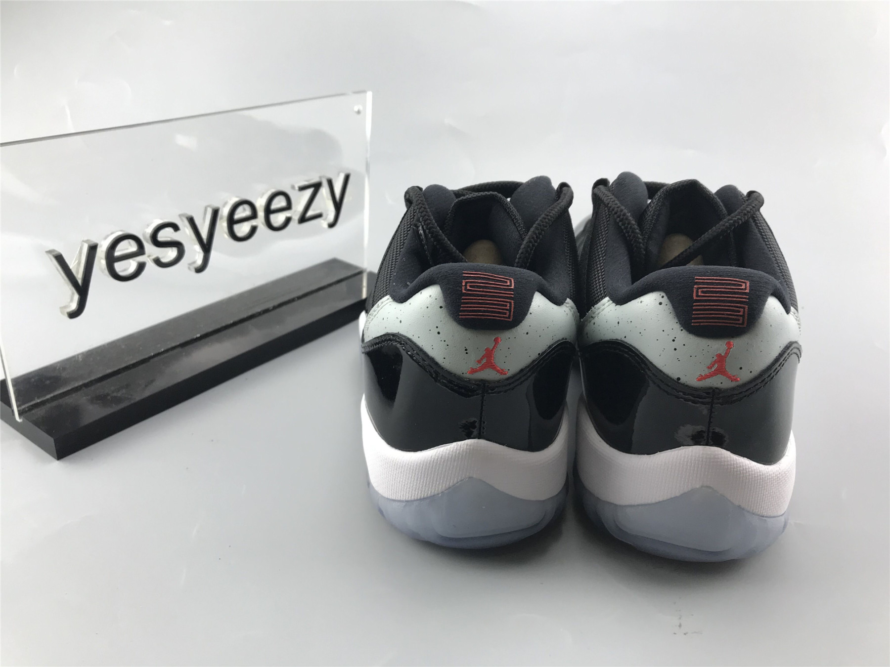 UA AIR JORDAN 11 RETRO LOW 