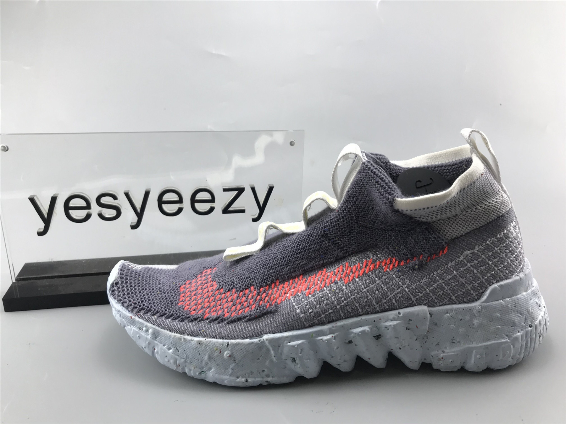 UA NIKE SPACE HIPPIE 02 