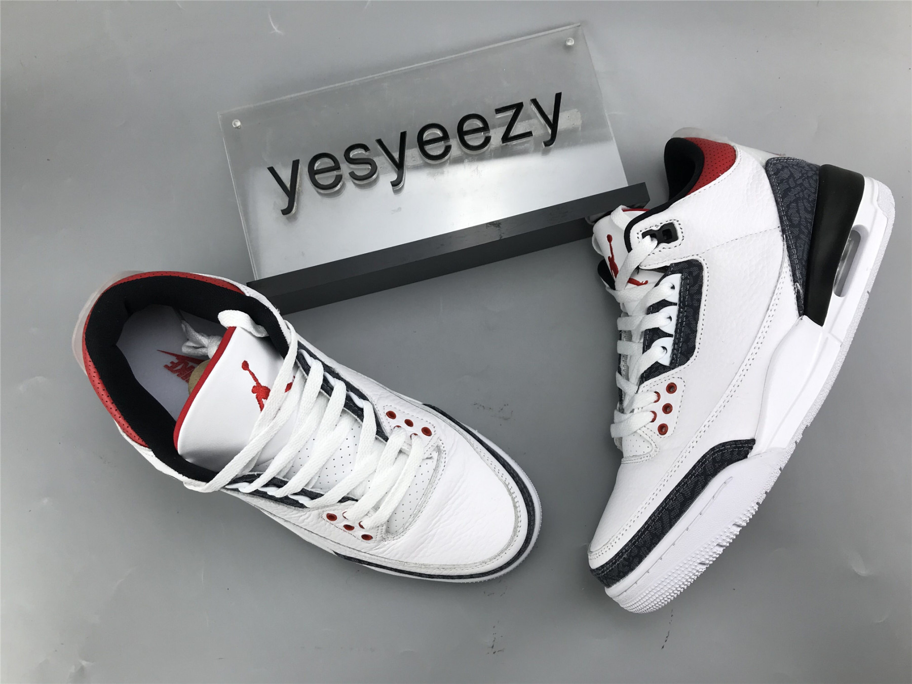 UA AIR JORDAN 3 RETRO SE