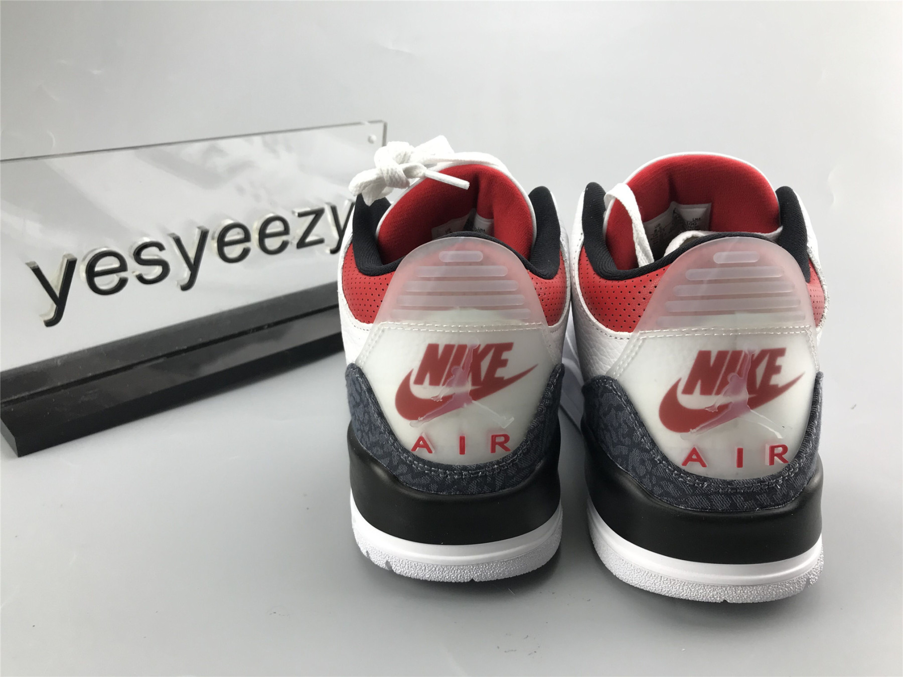 UA AIR JORDAN 3 RETRO SE
