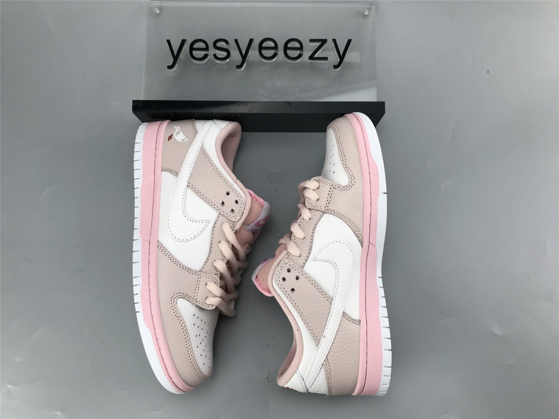 UA WMNS NIKE DUNK LOW ELITE SB