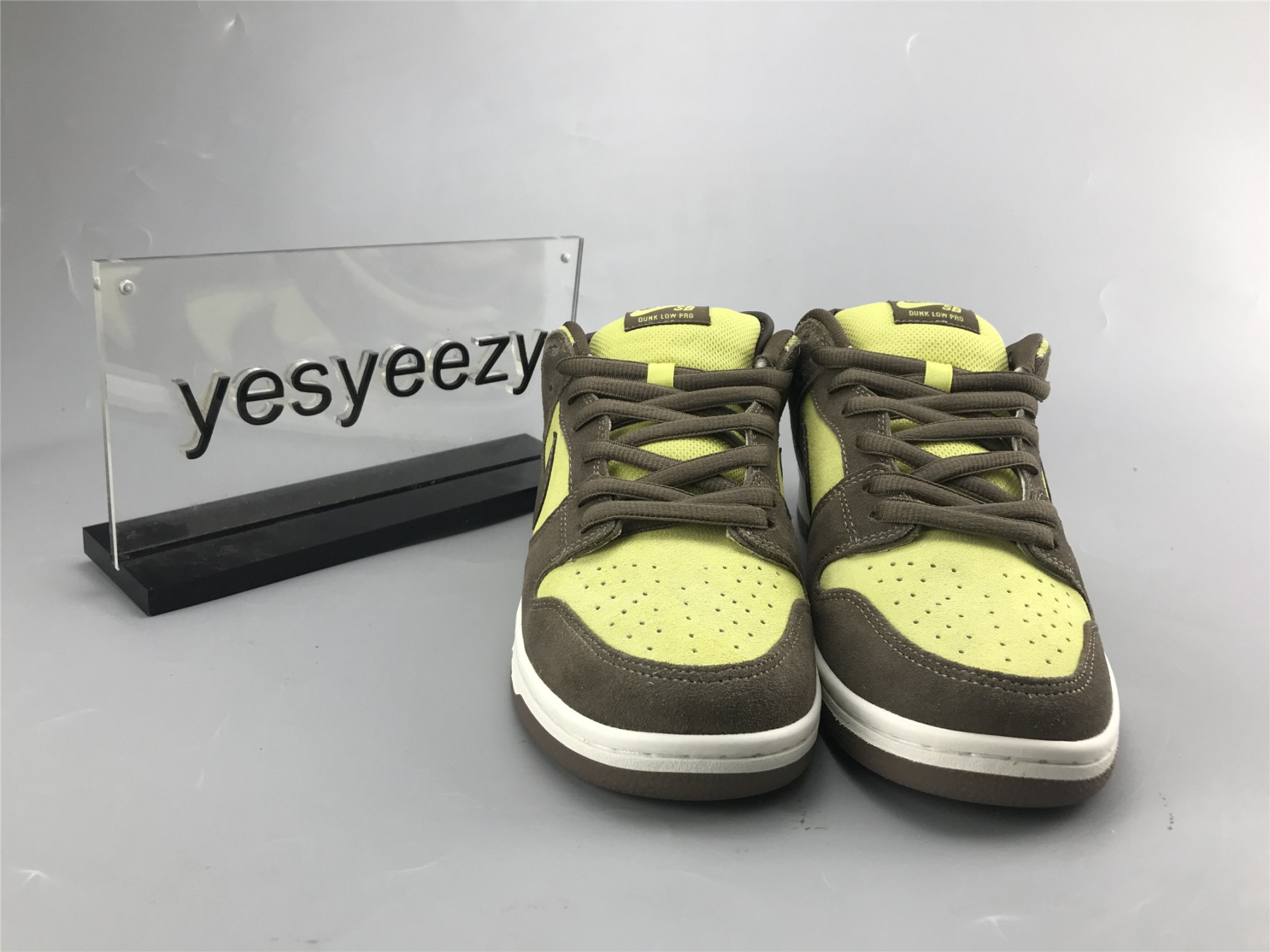 UA NIKE SB DUNK LOW PRO