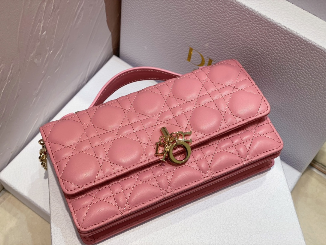 MISS D10r MINI BAG Melocoton Pink Pearlescent Cannage Lambskin S0980ONJL_M92P 21 x 11.5 x 4.5 cm