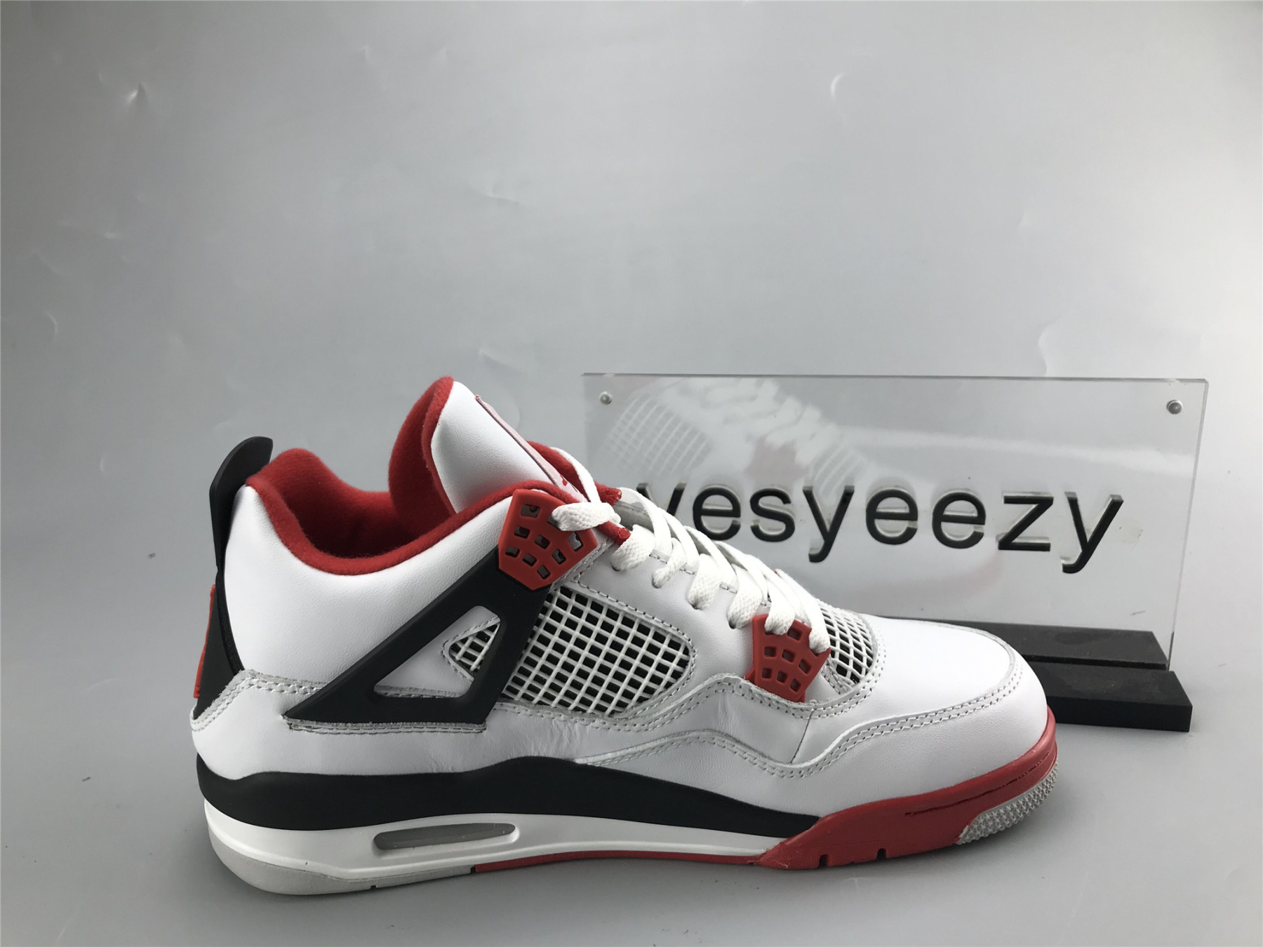 UA AIR JORDAN 4 RETRO 