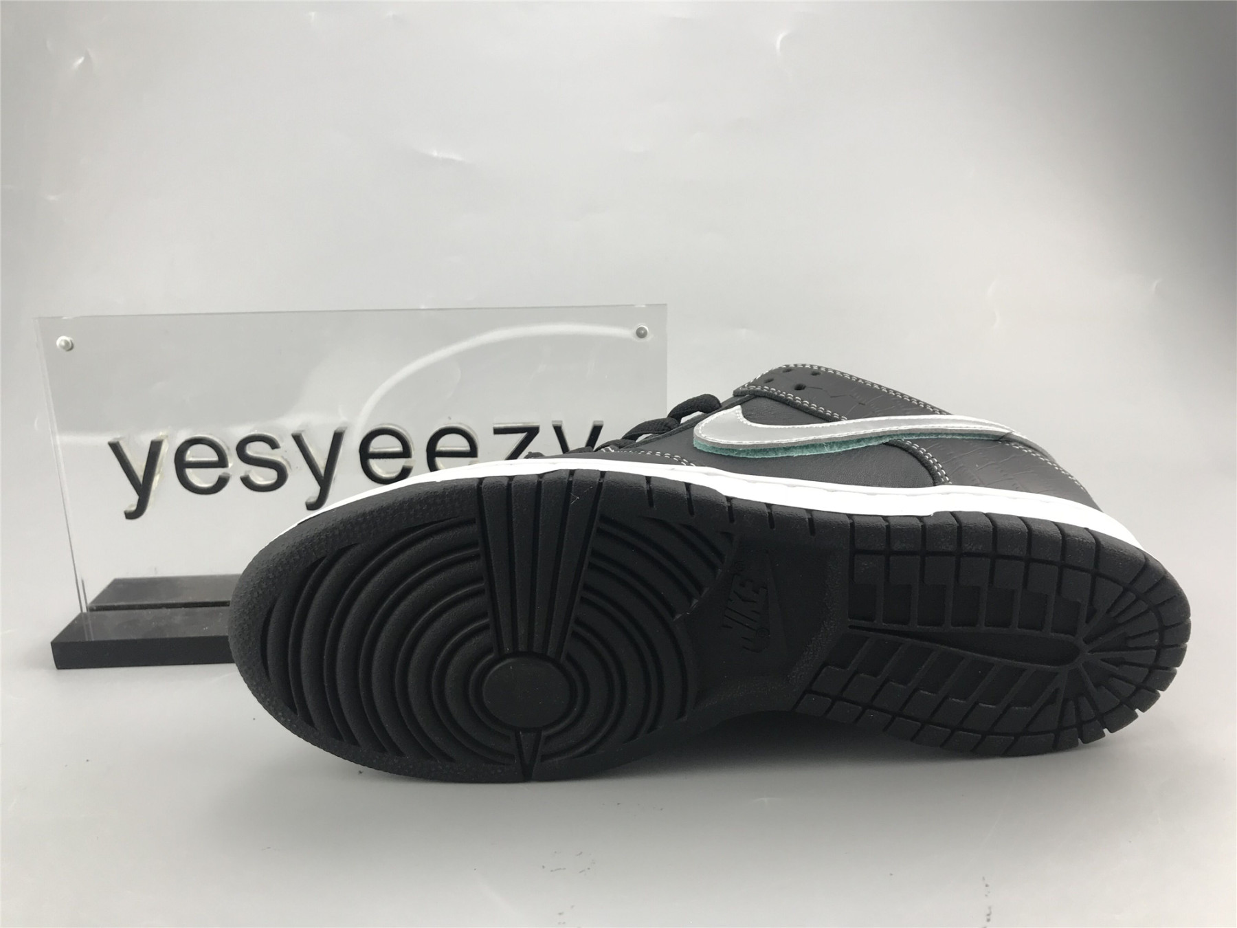 UA NIKE D1am0nd S*pPLY CO. X DUNK LOW PRO SB 