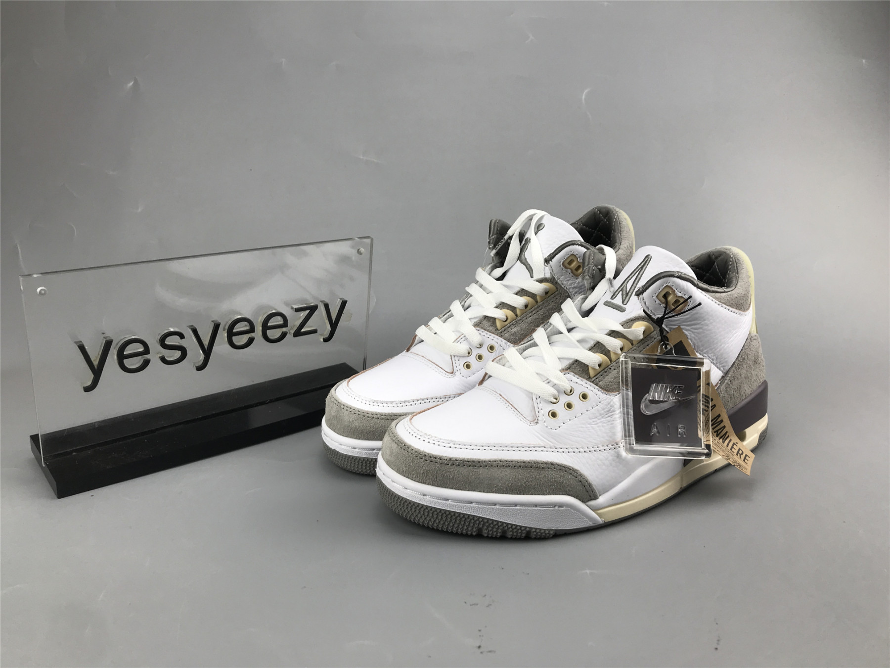 UA A MA MANIÃ‰RE X WMNS AIR JORDAN 3 RETRO SP 