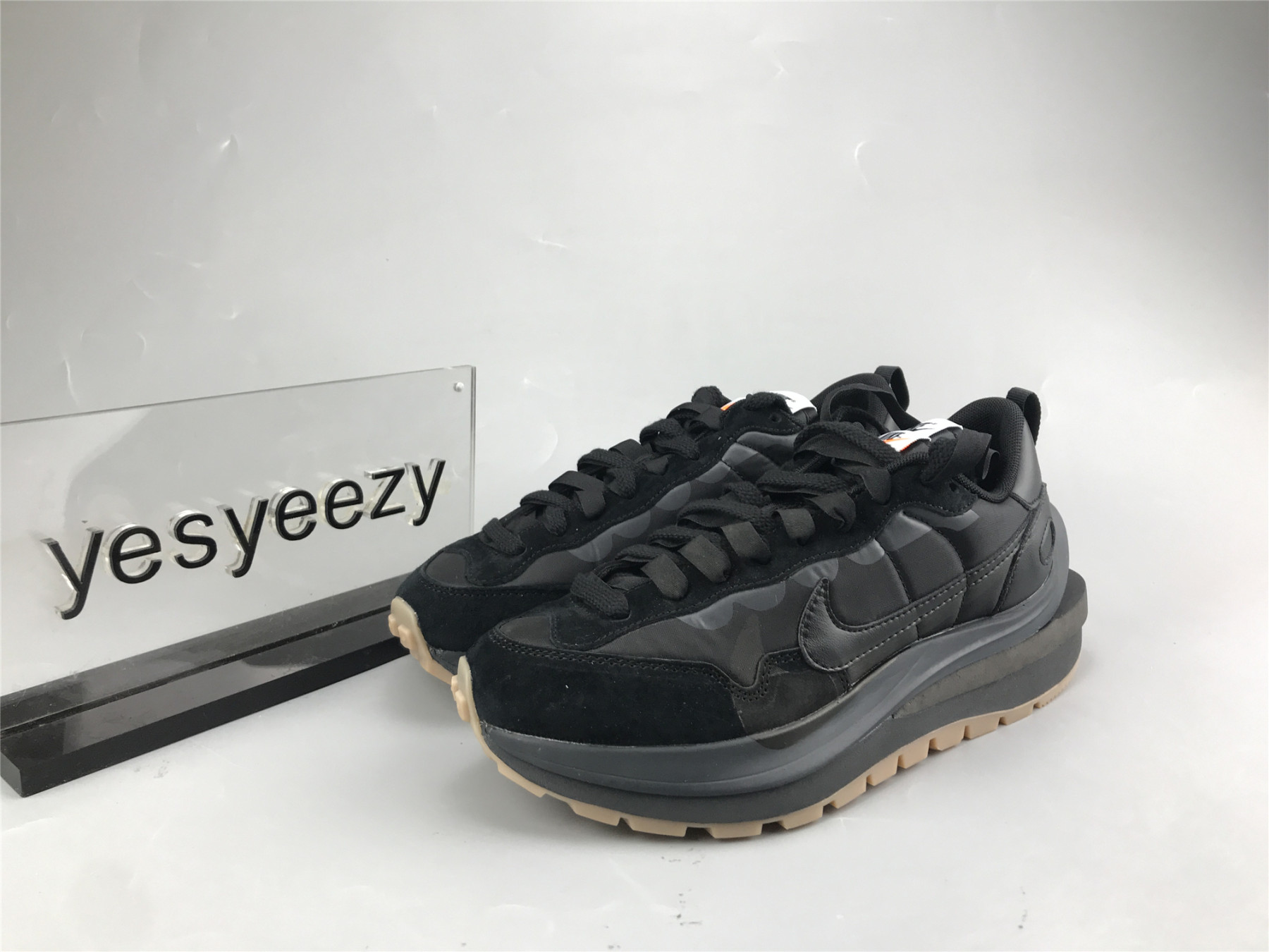 UA NIKE SACAI X VAPORWAFFLE 
