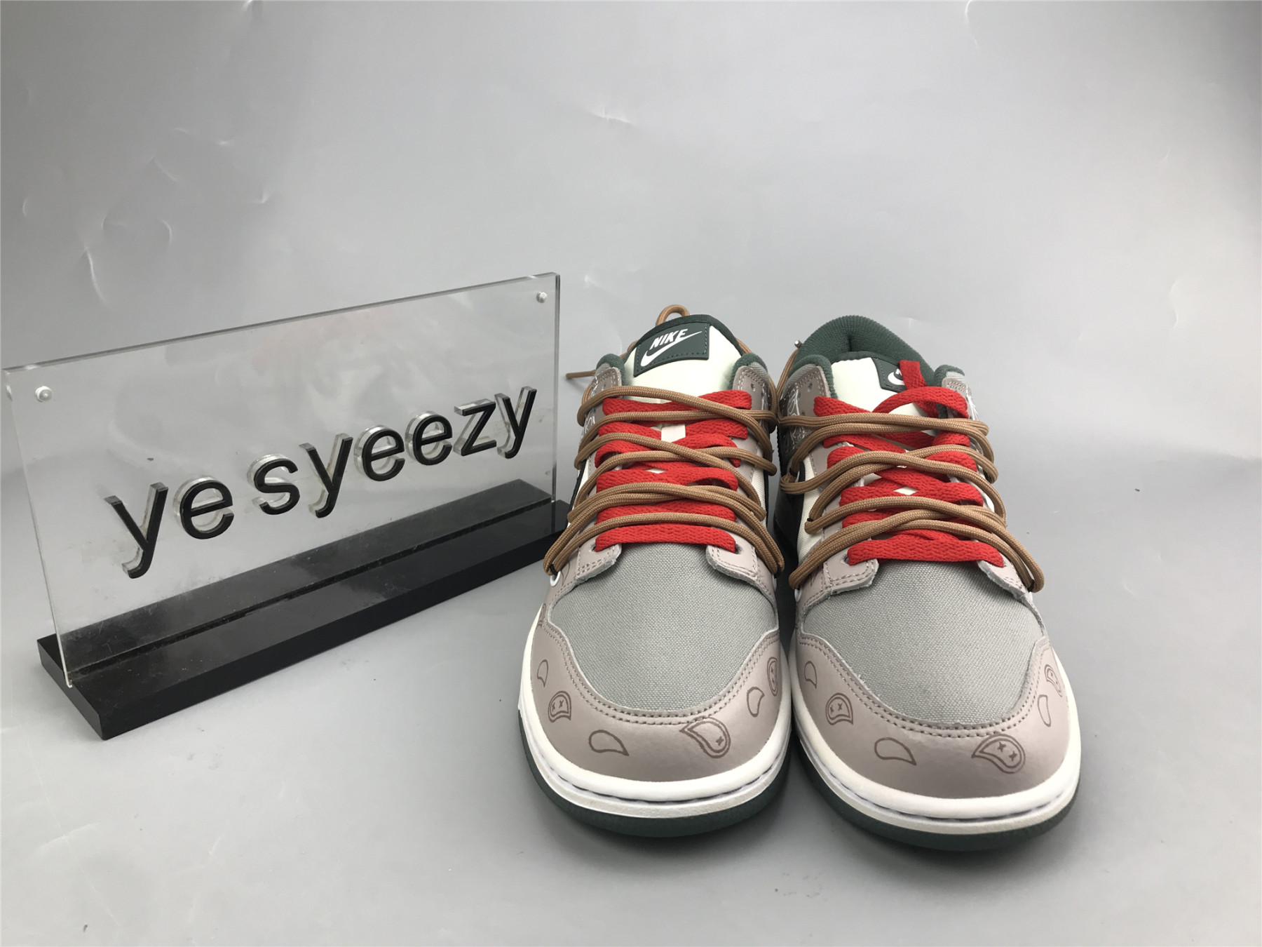 UA NIKE DUNK LOW SE MULTI-CAMO