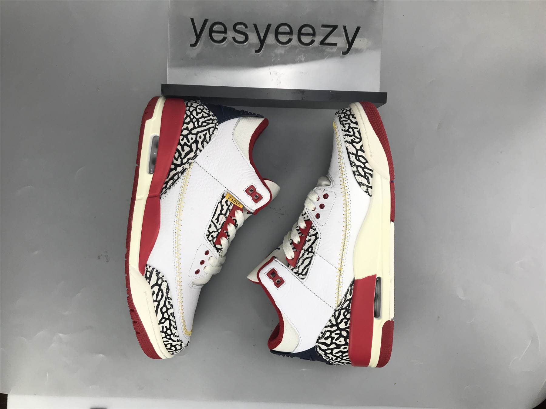 UA FRAGMENT DESIGN X AIR JORDAN 3Â