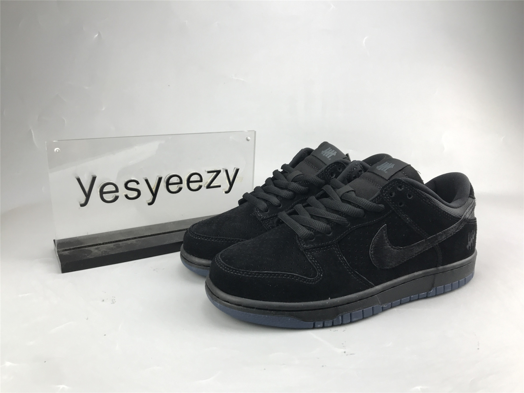 UA NIKE UNDEFEATED X DUNK LOW 
