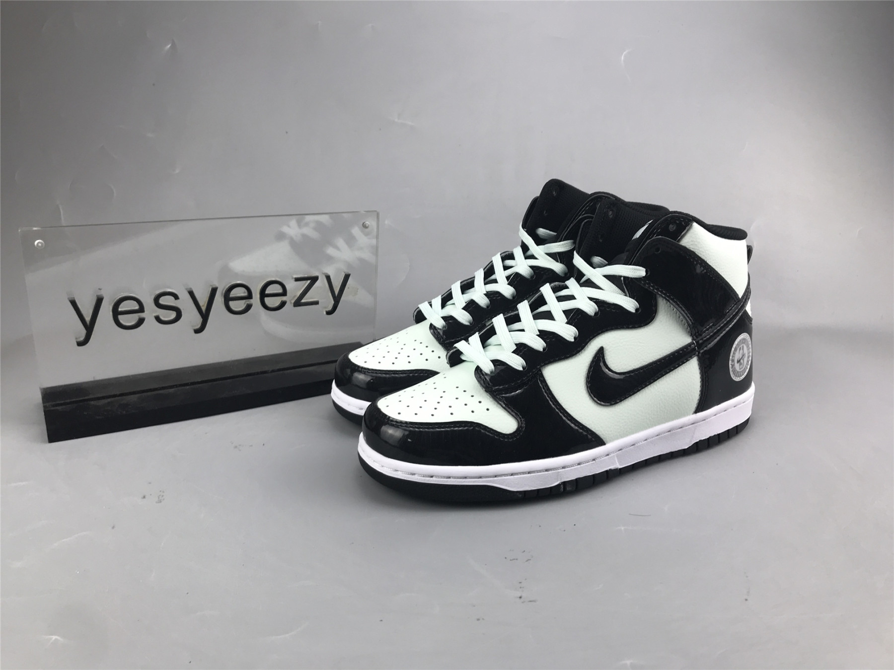 UA NIKE DUNK HIGH SE 