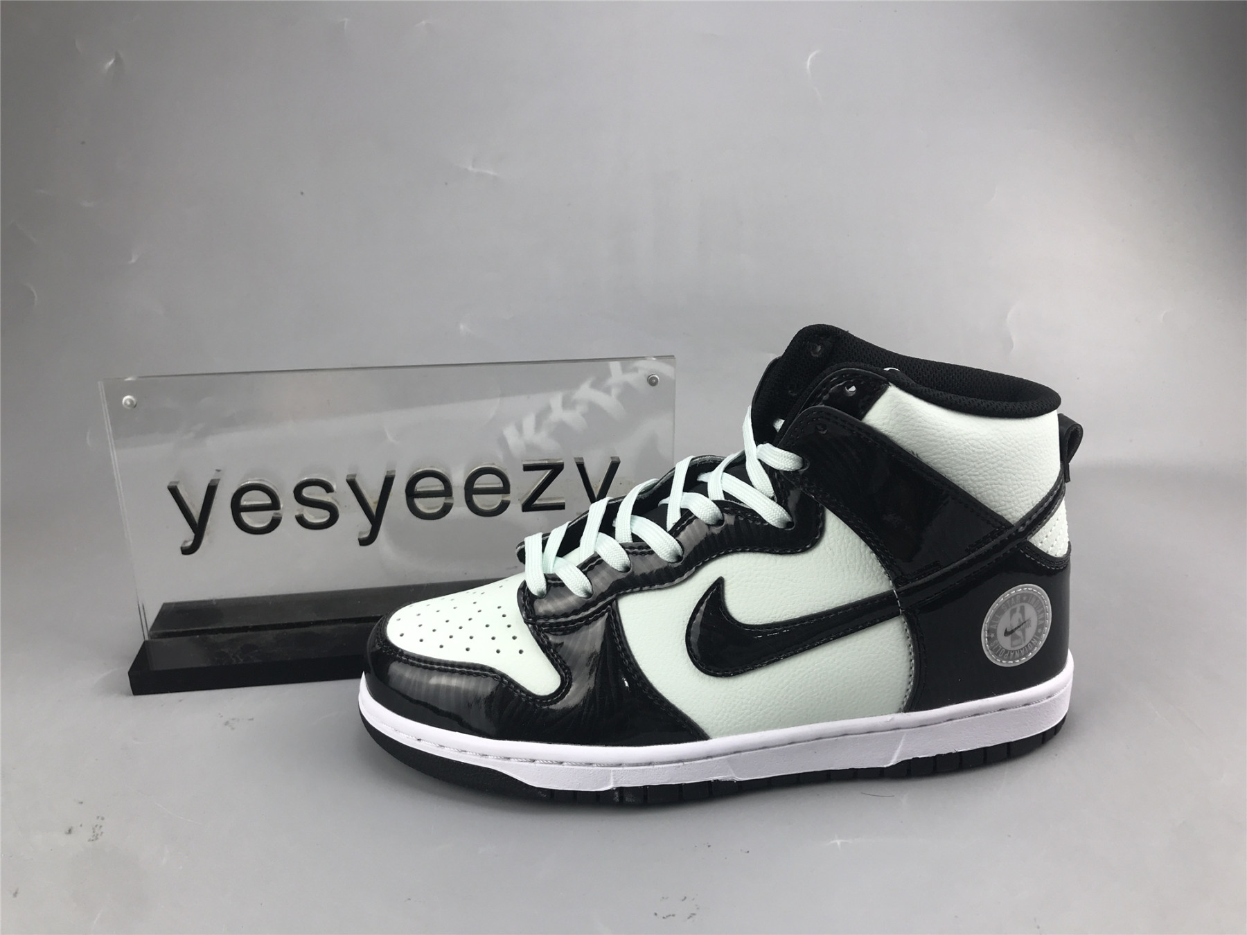 UA NIKE DUNK HIGH SE 