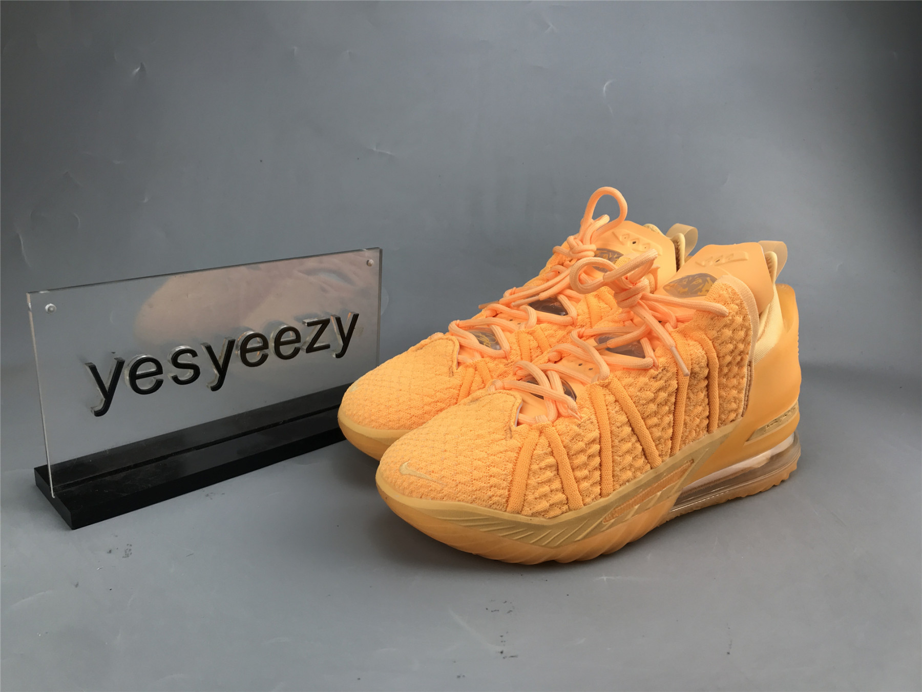 UA NIKE LEBRON 18 EP 