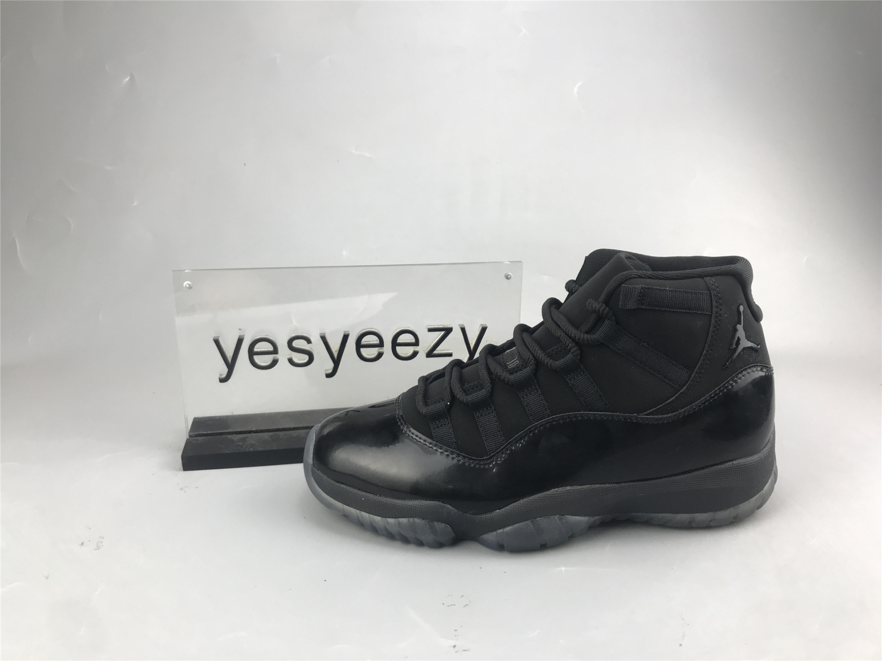 UA AIR JORDAN 11 RETRO 