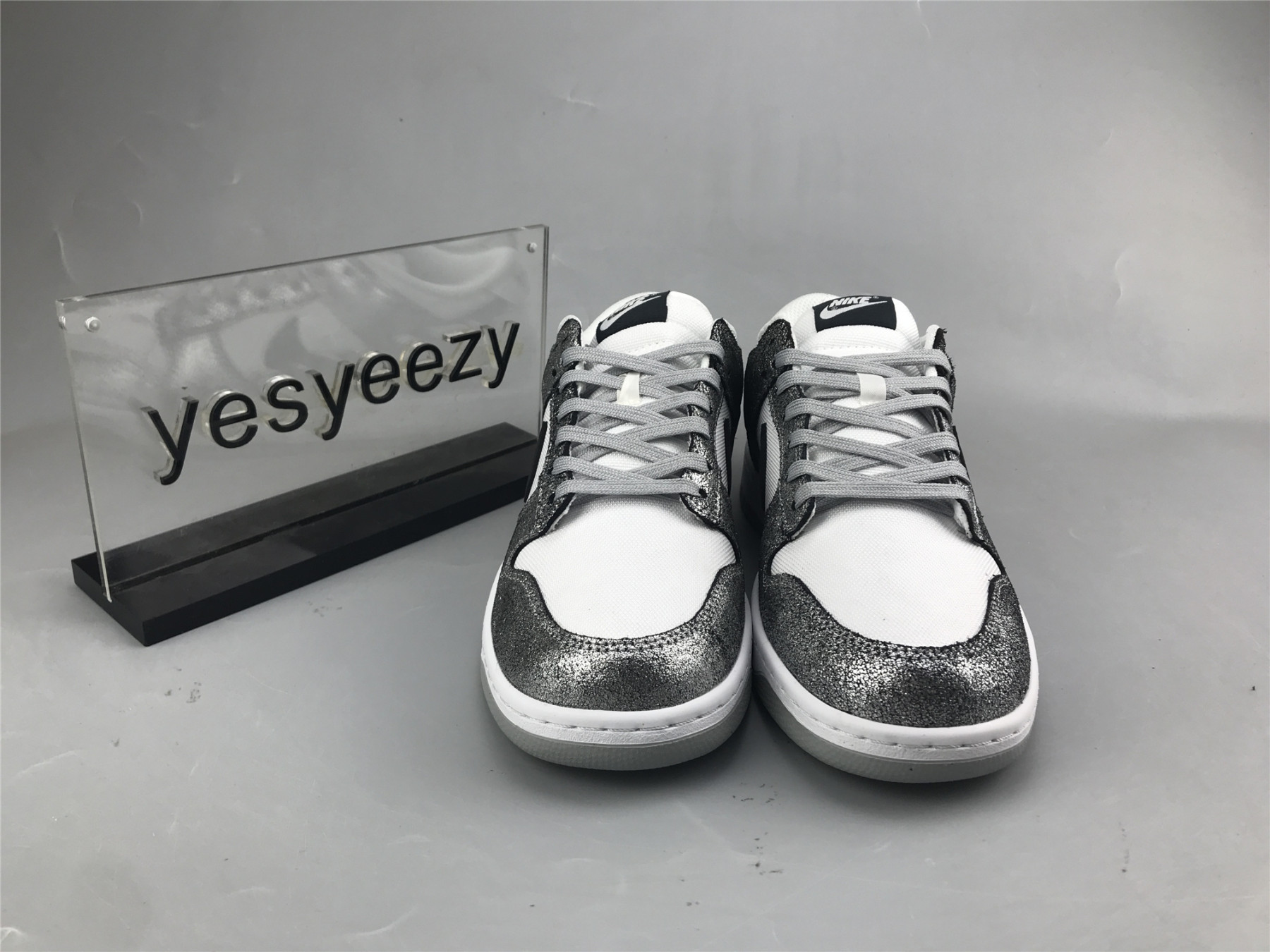 UA NIKE WMNS DUNK LOW 