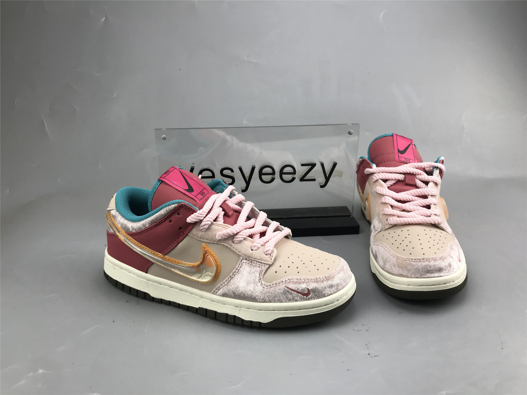 UA NIKE SOCIAL STATUS X DUNK MID 