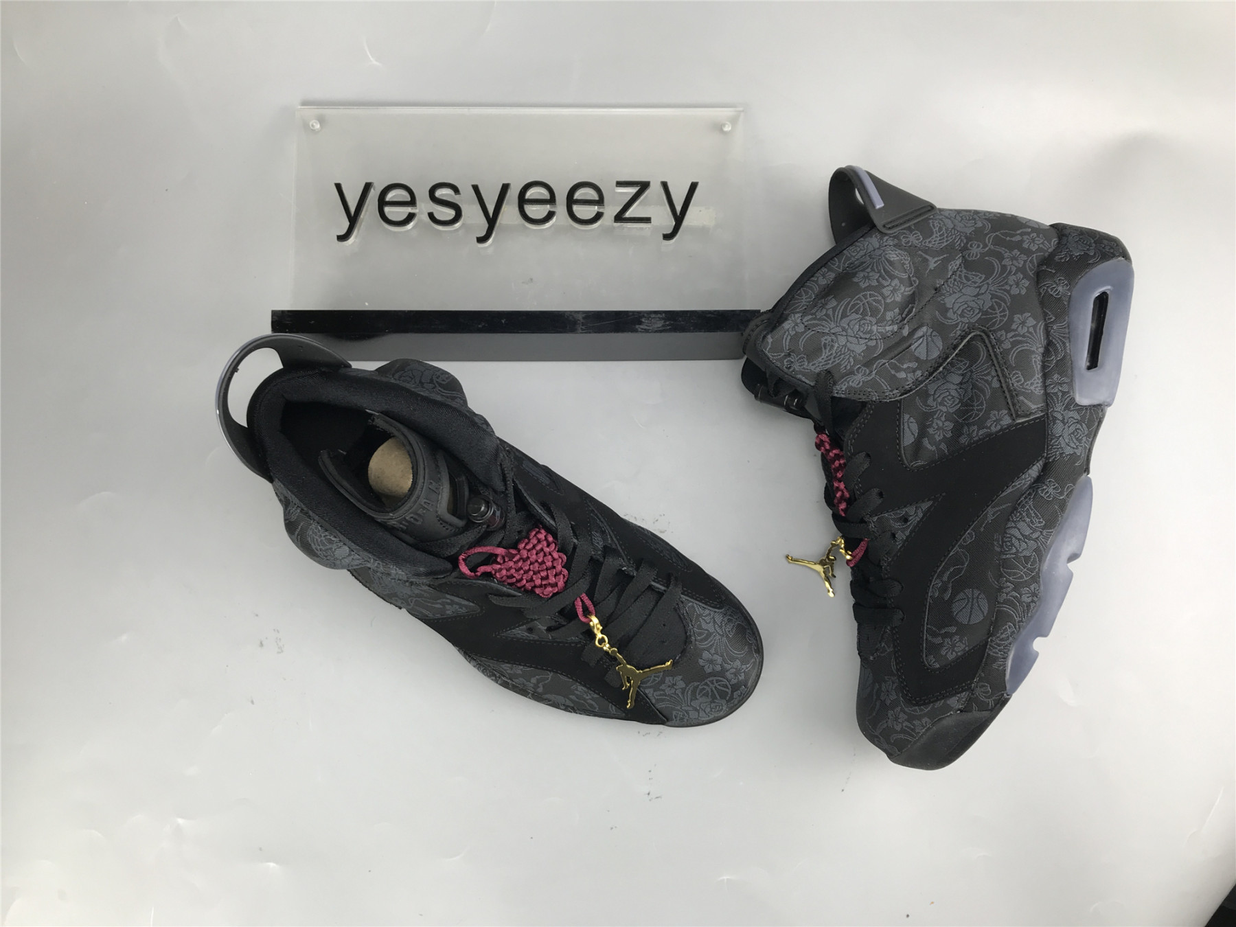 UA WMNS AIR JORDAN 6 RETRO 