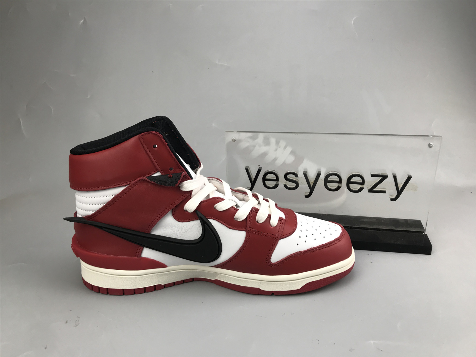 UA NIKE SB DUNK HIGH VARSITY RED BLACK WHITE