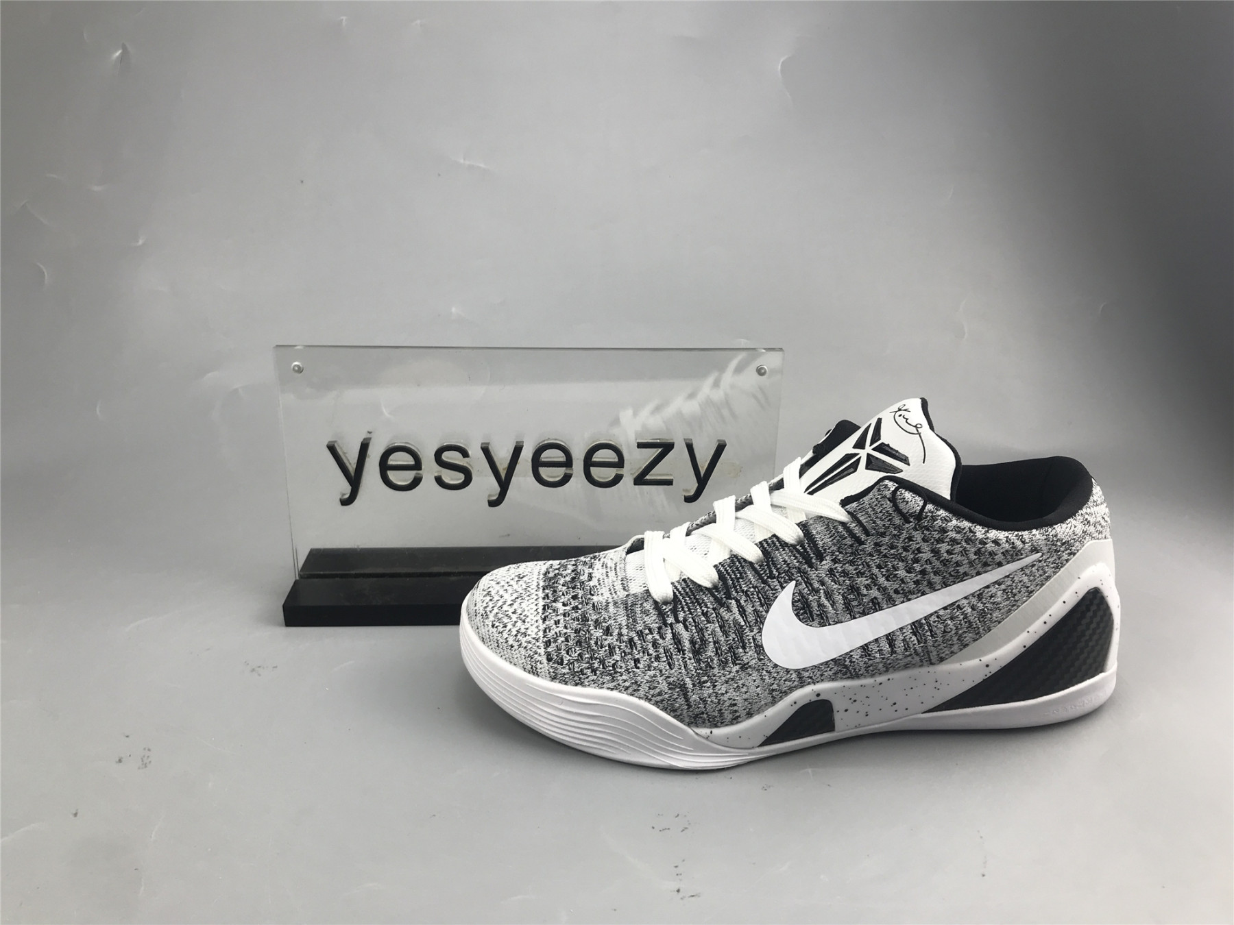 UA NIKE KOBE 9 ELITE LOW XDR 