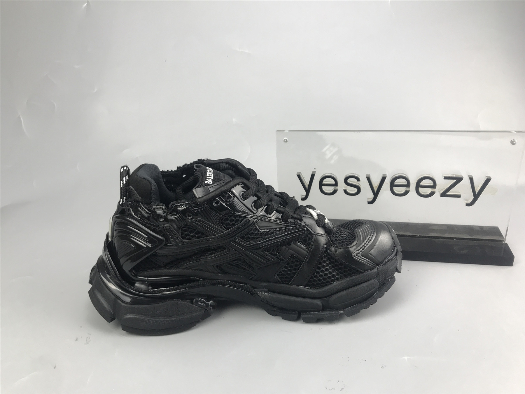 UA RUNNER BLACK