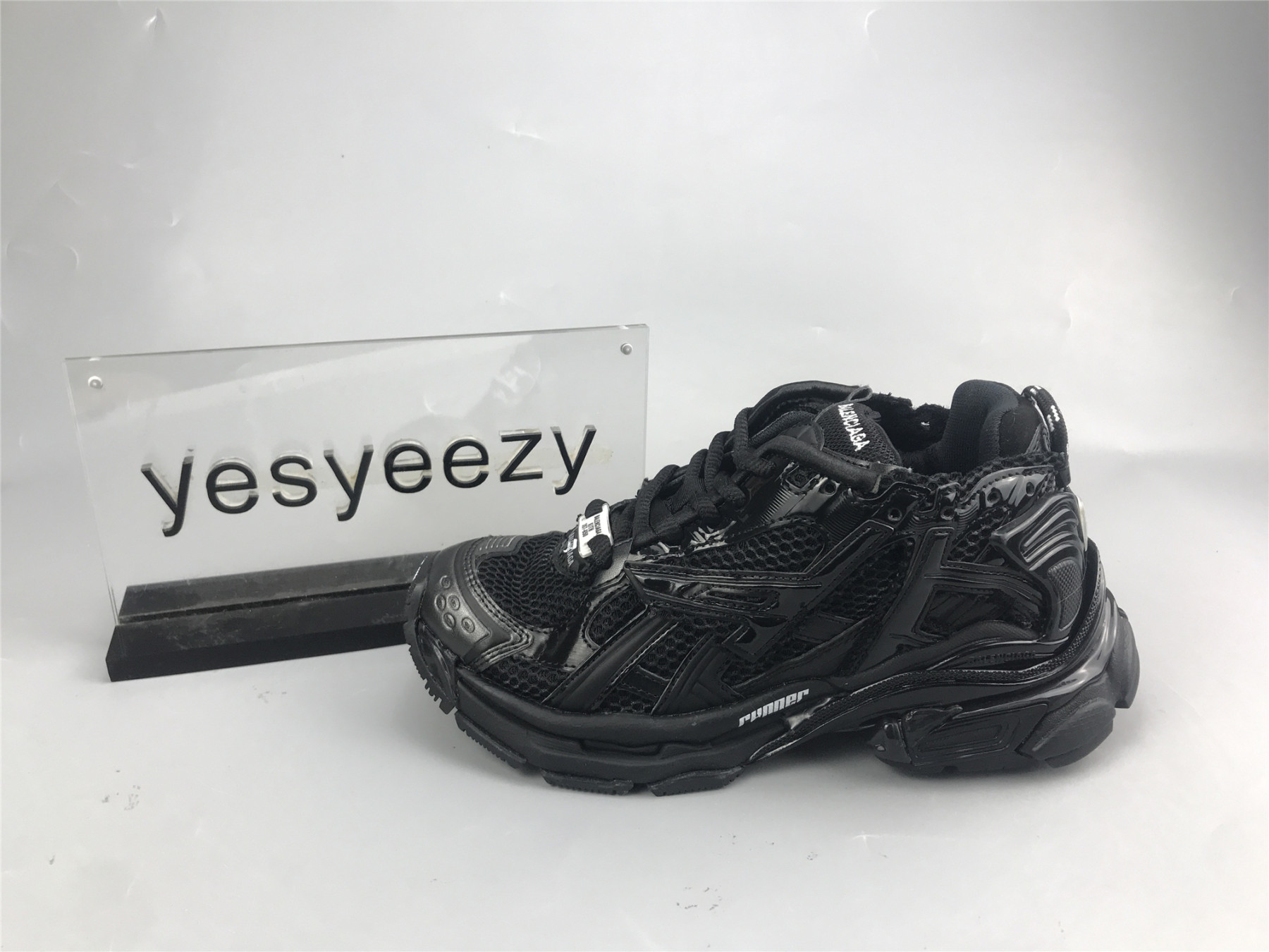 UA RUNNER BLACK