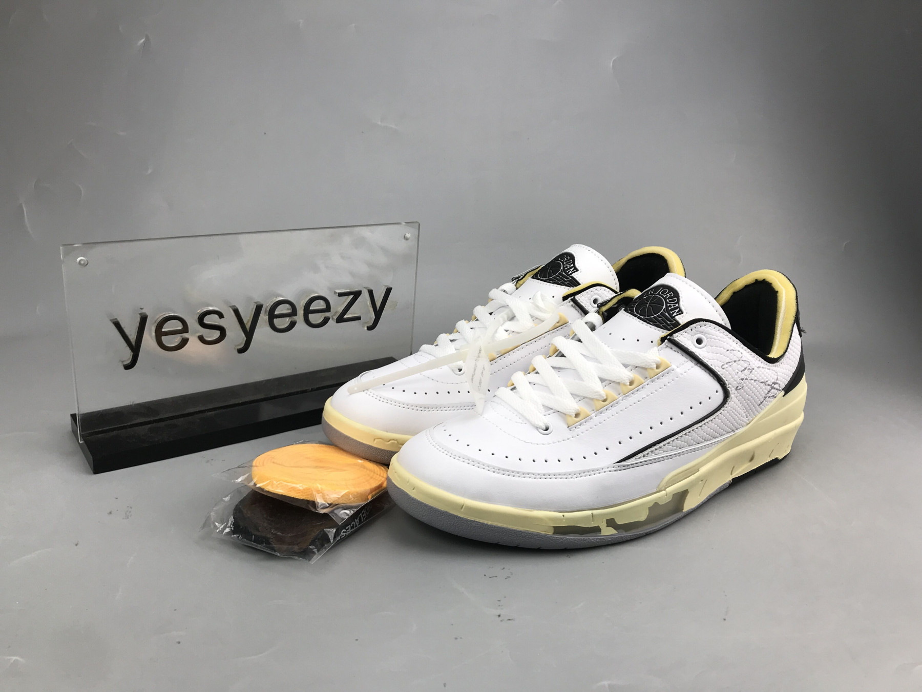 UA OFF WHITE X AIR JORDAN 2 LOW SP WHITE BLACK