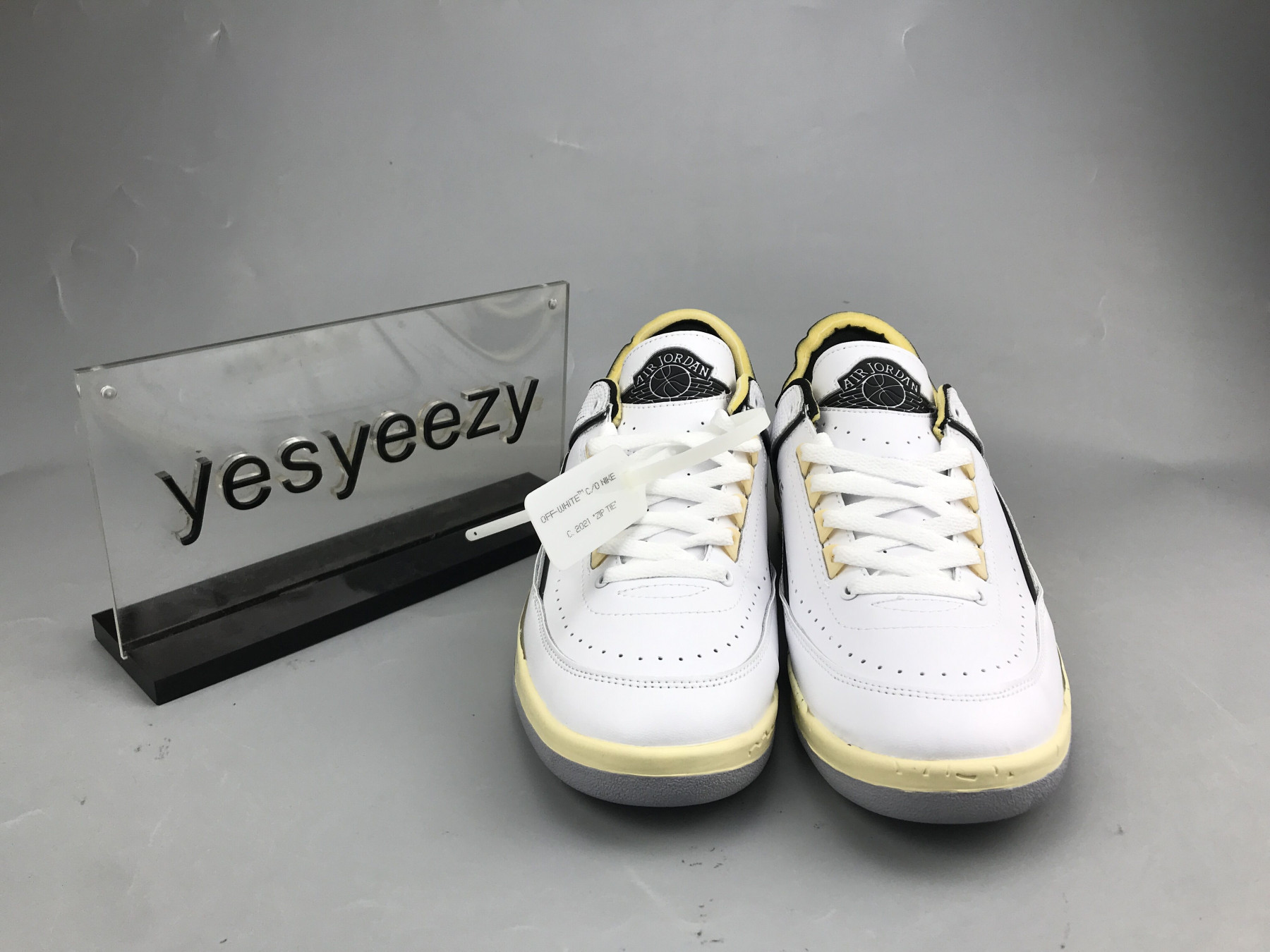 UA OFF WHITE X AIR JORDAN 2 LOW SP WHITE BLACK