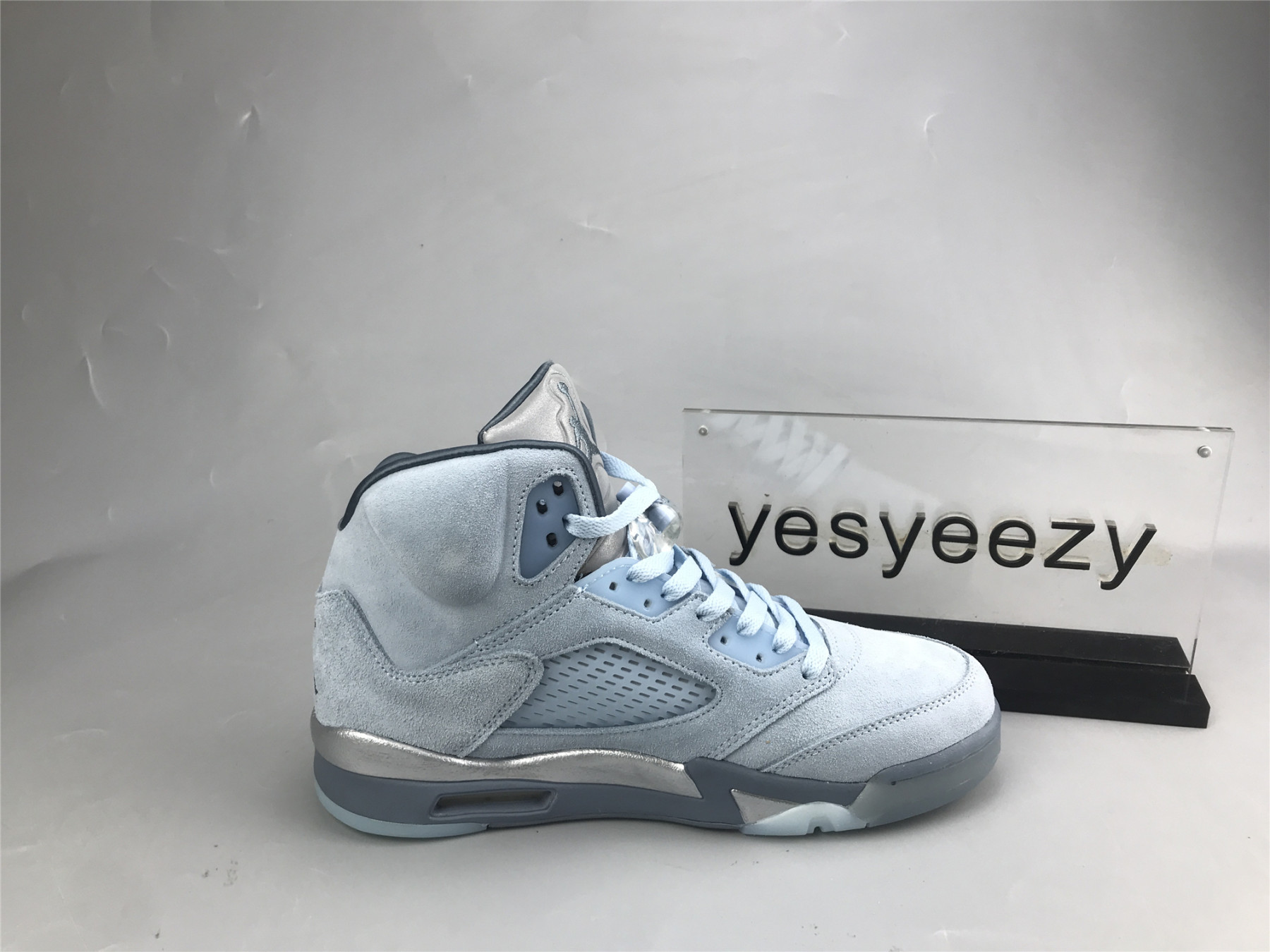 UA WMNS AIR JORDAN 5 RETRO 
