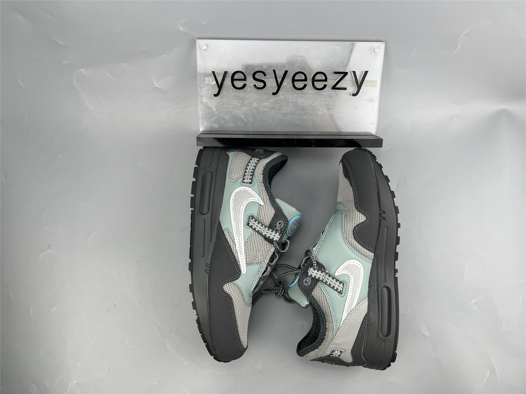 UA TRAVIS SCOTT X NIKE AIR MAX 1 CAVE STONE
