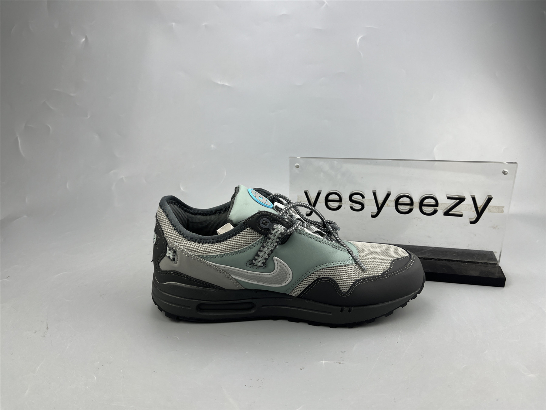 UA TRAVIS SCOTT X NIKE AIR MAX 1 CAVE STONE
