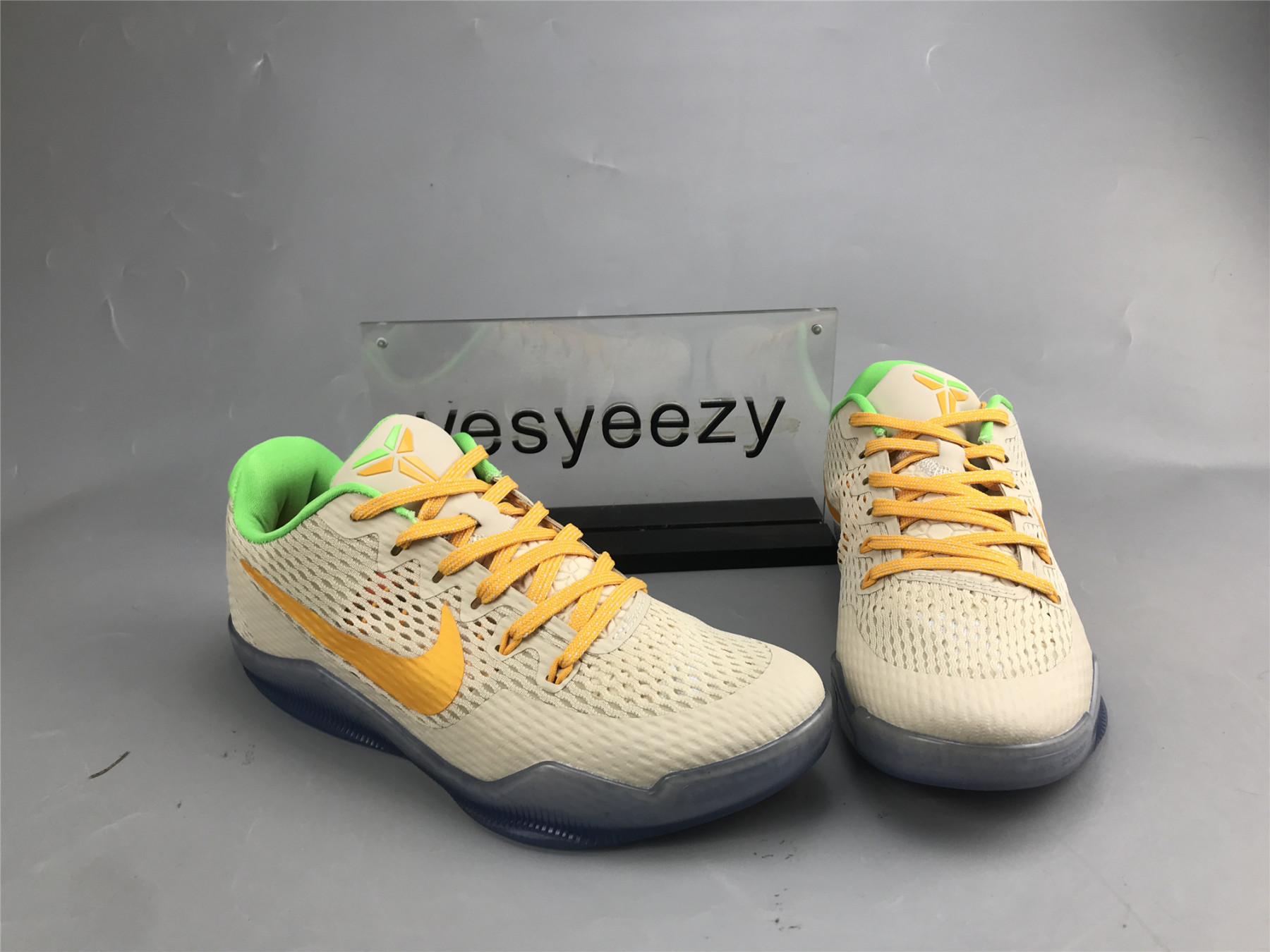 UA NIKE KOBE 11 