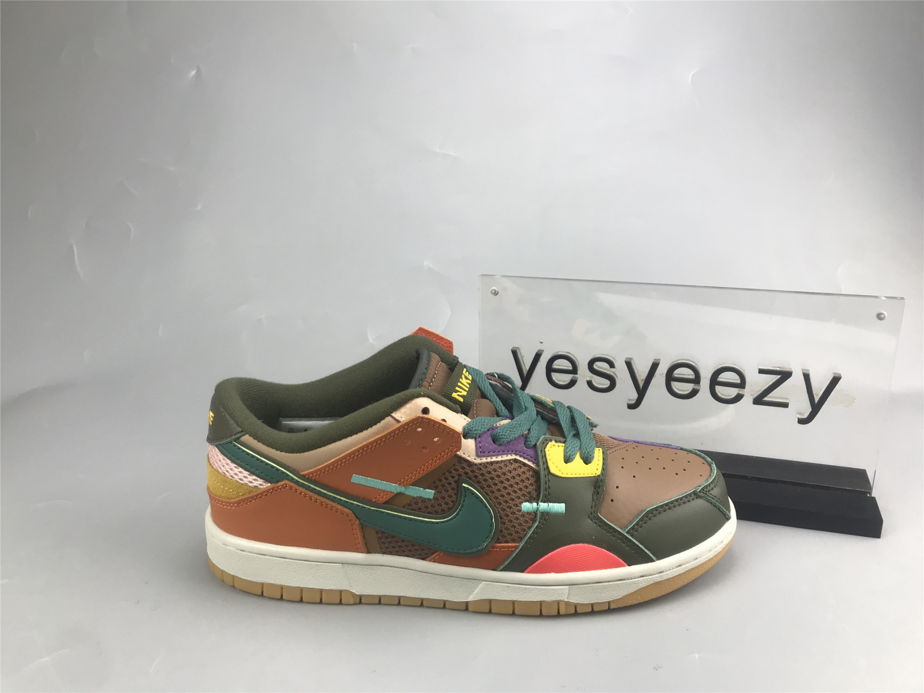 UA NIKE DUNK LOW 