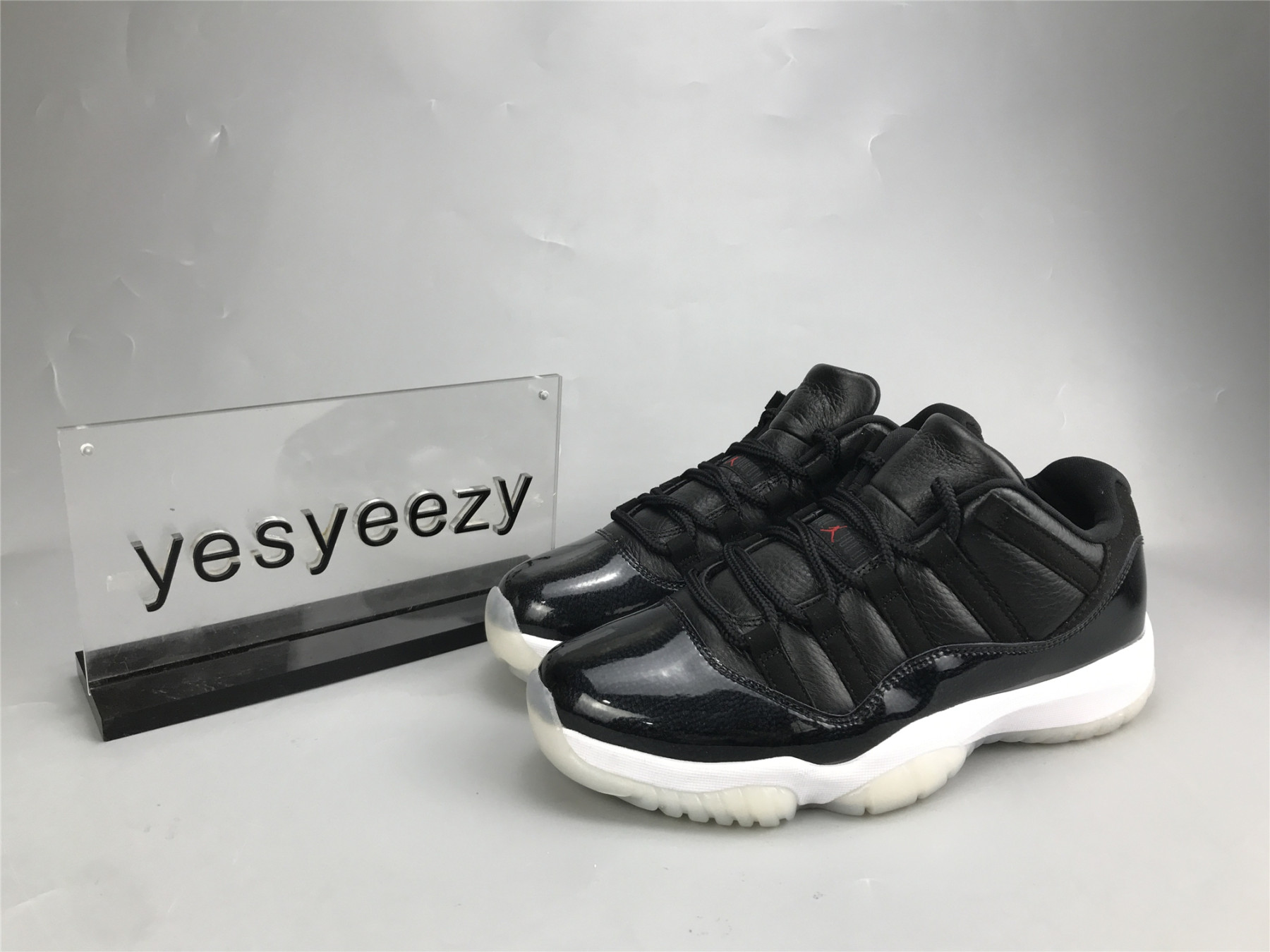 UA AIR JORDAN 11 RETRO LOW 