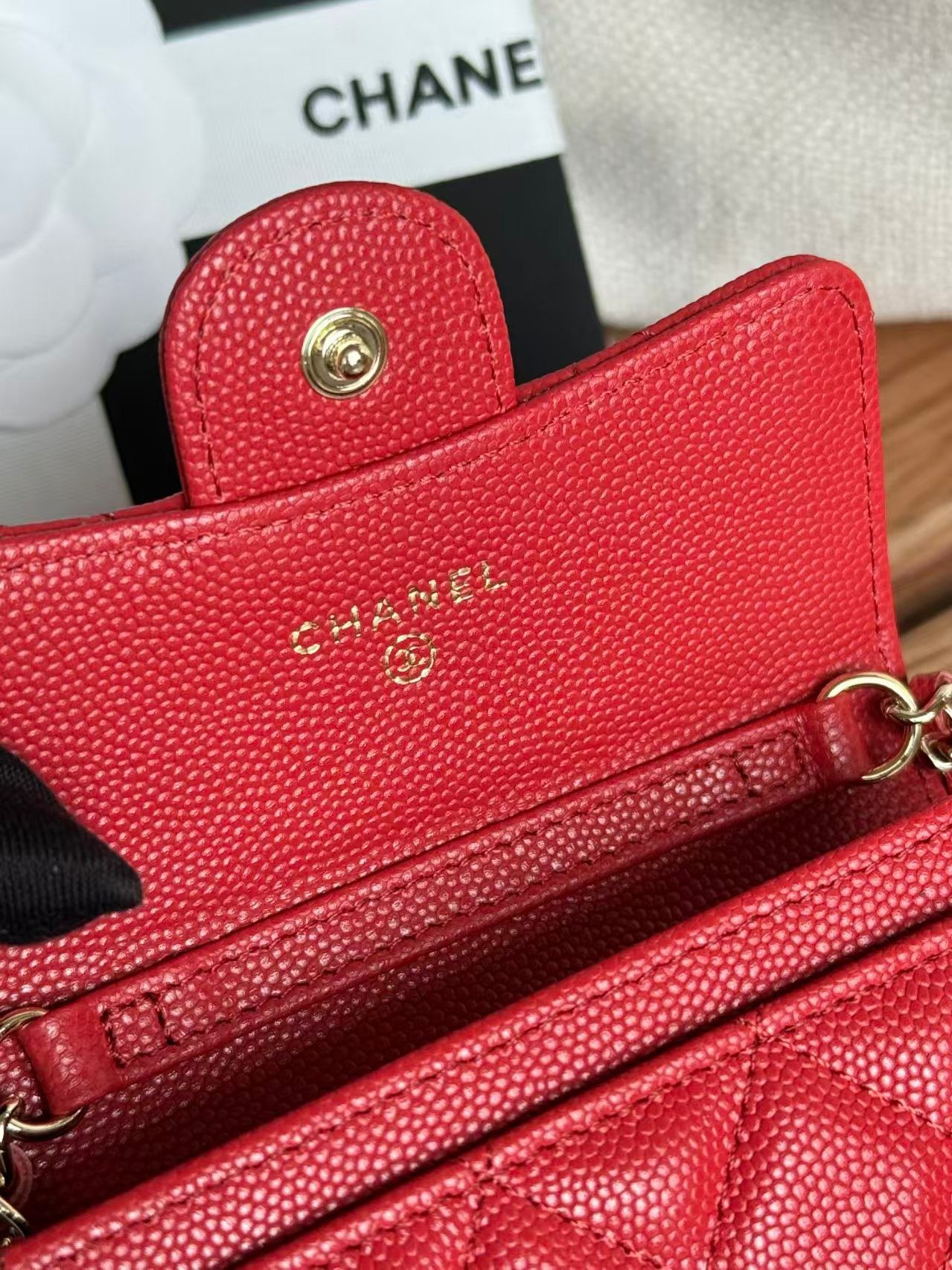 Ch**el Wallet on Chain 11x7.5x2cm