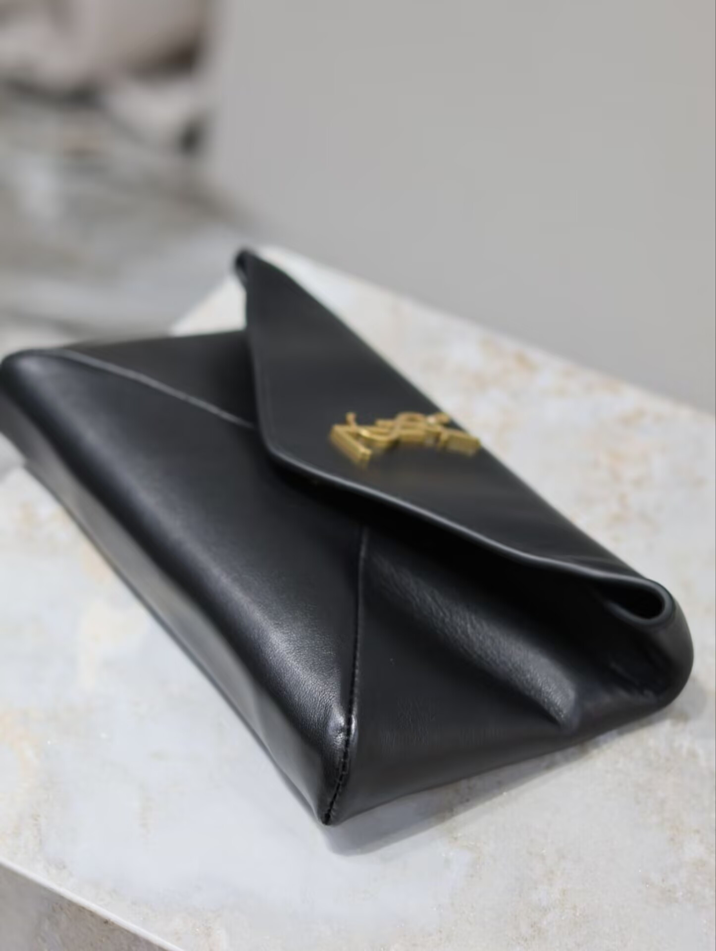 Y51 CASSANDRE small envelope pouch in lambskin 21x14x3cm