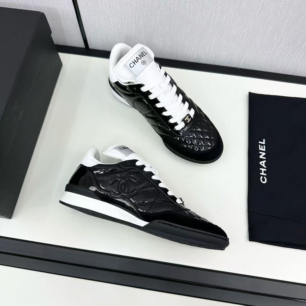 UA Ch**el SNEAKER